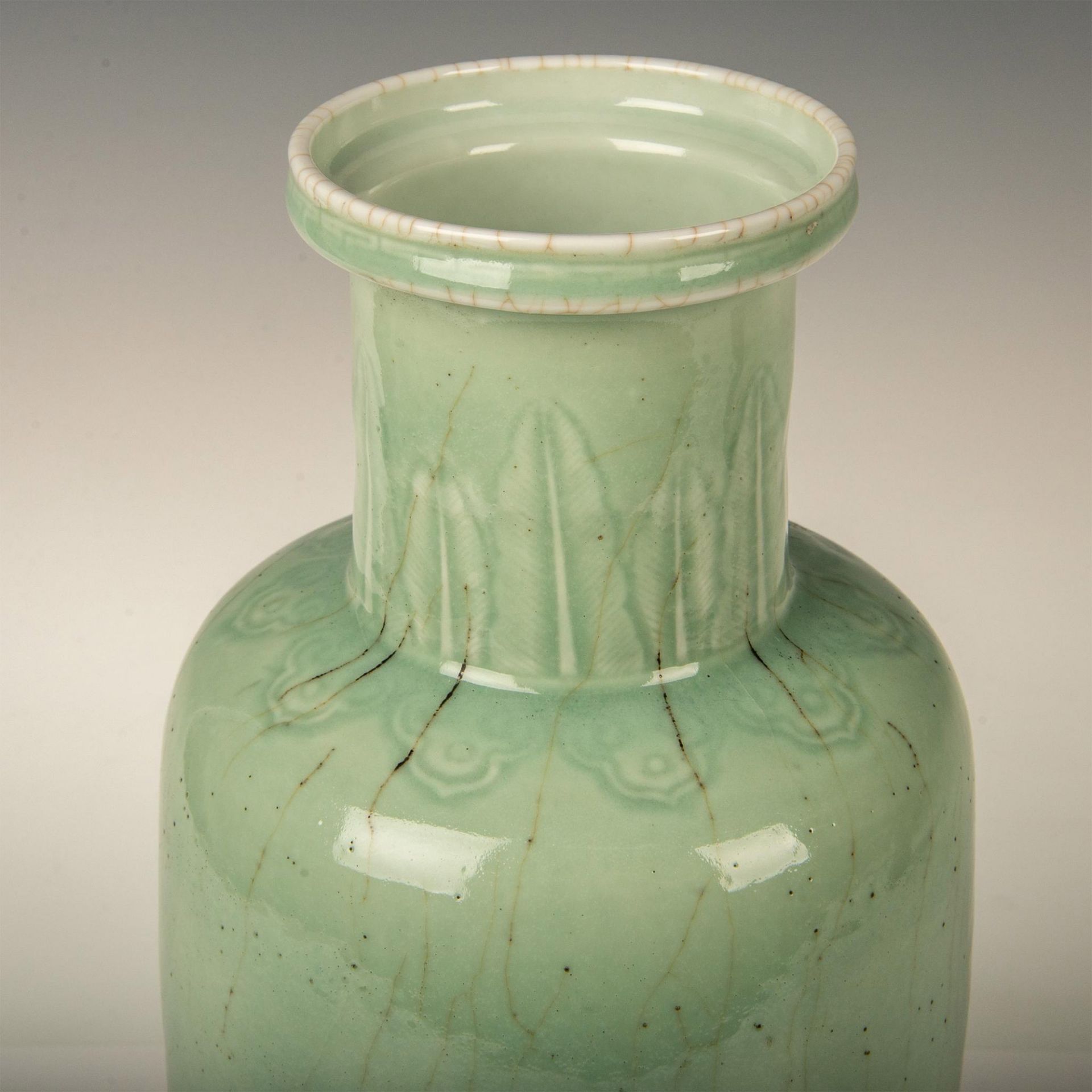 Antique Chinese Bangchuiping Celadon Vase - Image 2 of 5