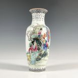 Chinese Early Republic Period Porcelain Vase