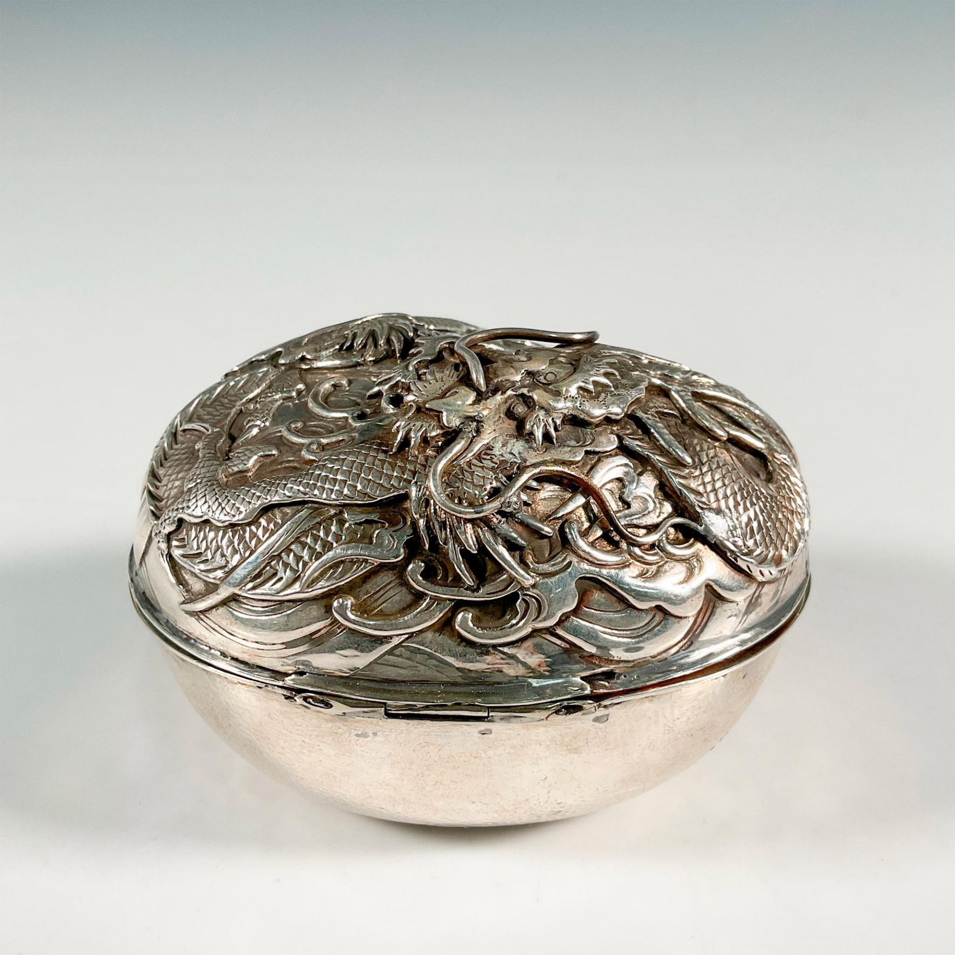 Chinese Silver Dragon Lidded Dragon Box - Bild 2 aus 4