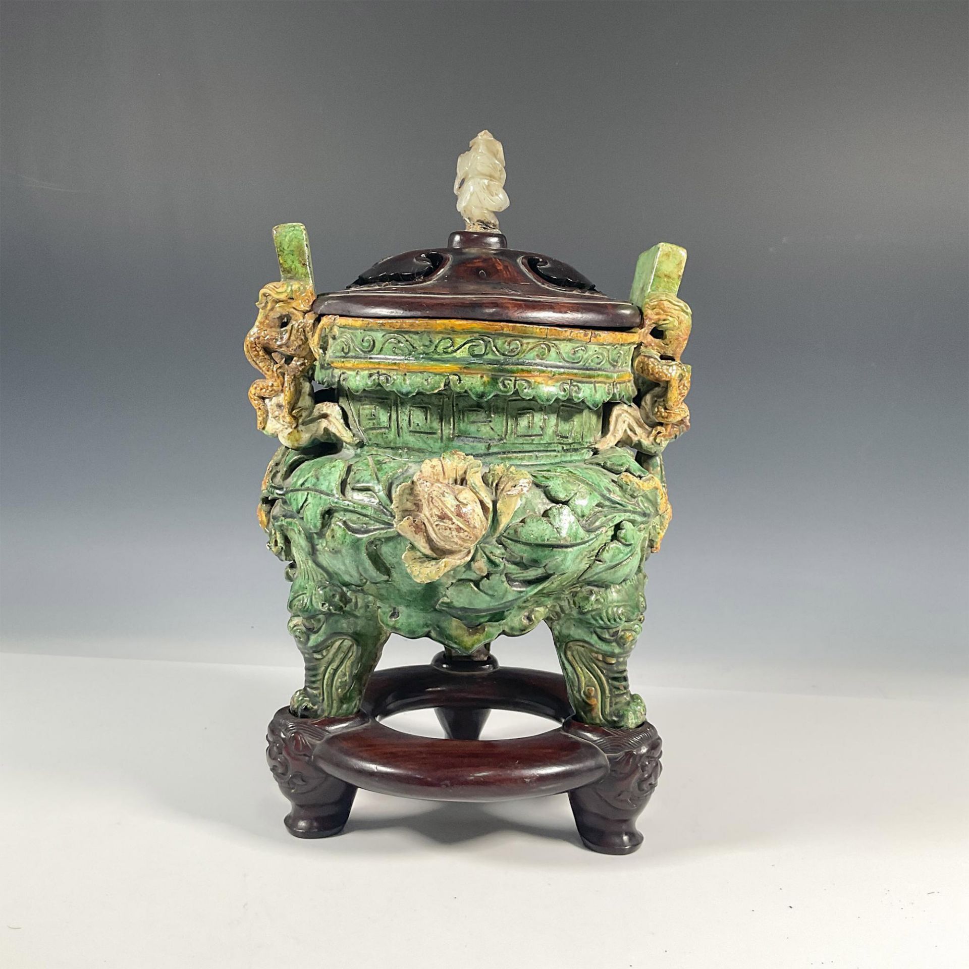 Chinese Ming Ceramic Covered Dragon Censer with Jade - Bild 4 aus 11