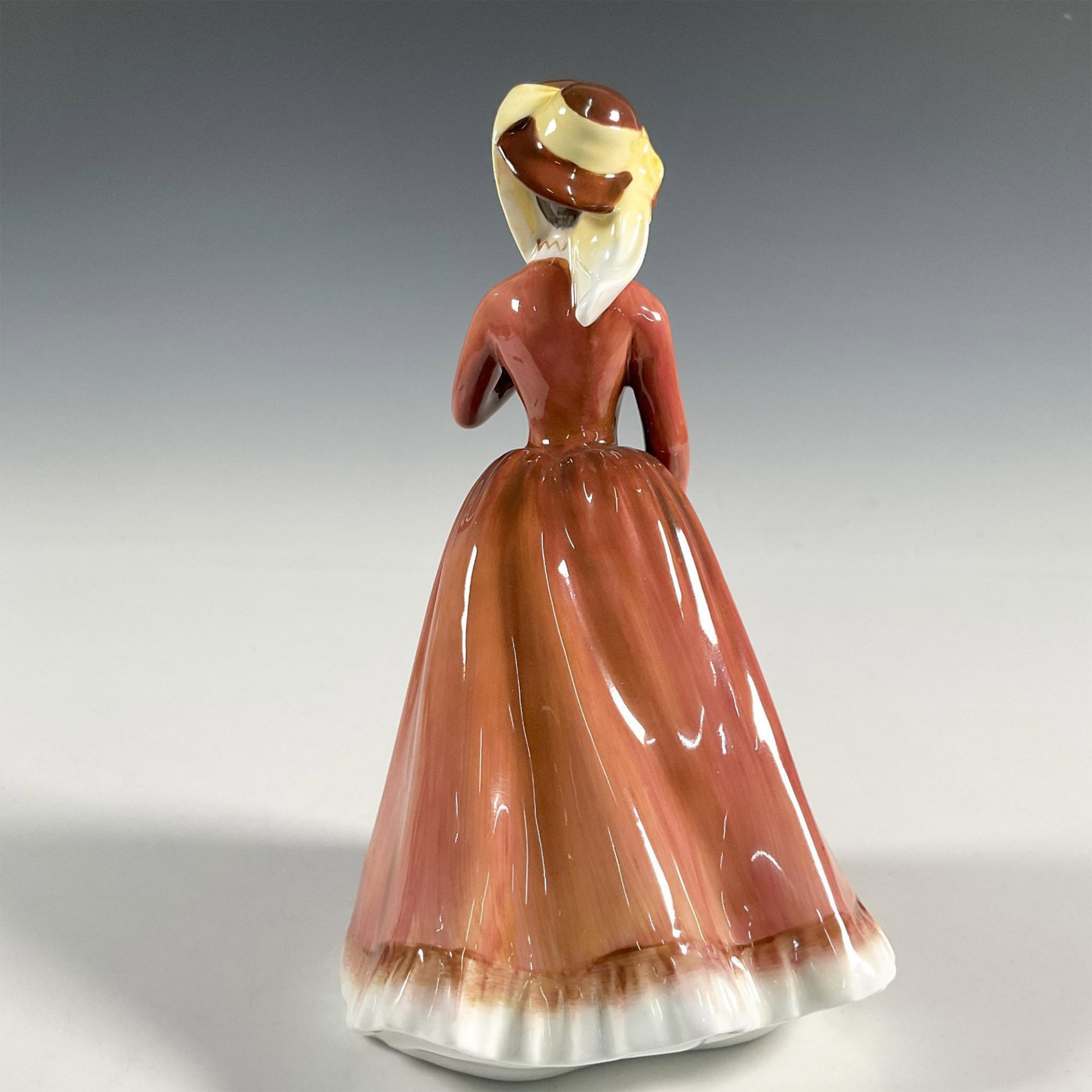 Julia - HN2705 - Royal Doulton Figurine - Bild 2 aus 3