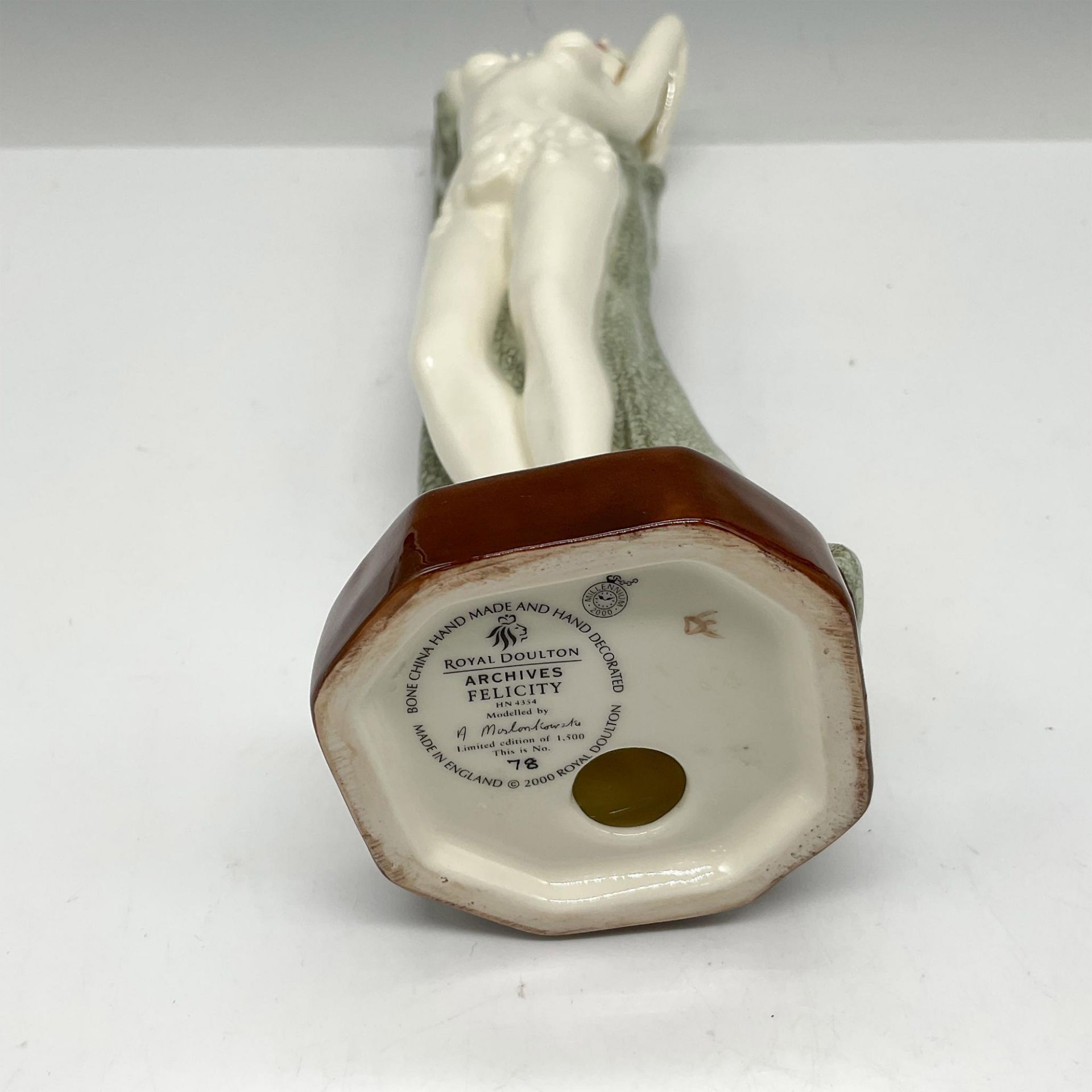 Royal Doulton Bone China Figurine, Felicity HN4354 - Bild 4 aus 4