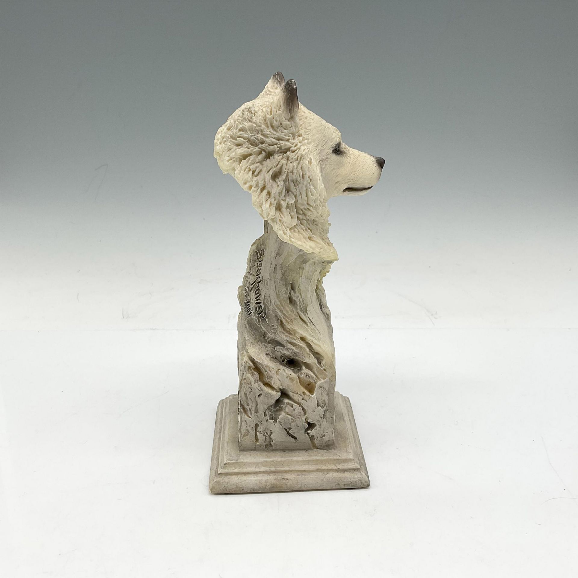 Mill Creek Studios Composite Sculpture, Arctic Wolf - Image 2 of 4