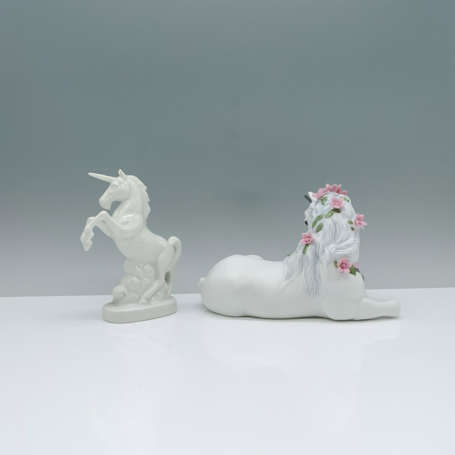 2pc Unicorn Figurines, Loves Sweetness and White Unicorn - Image 2 of 3