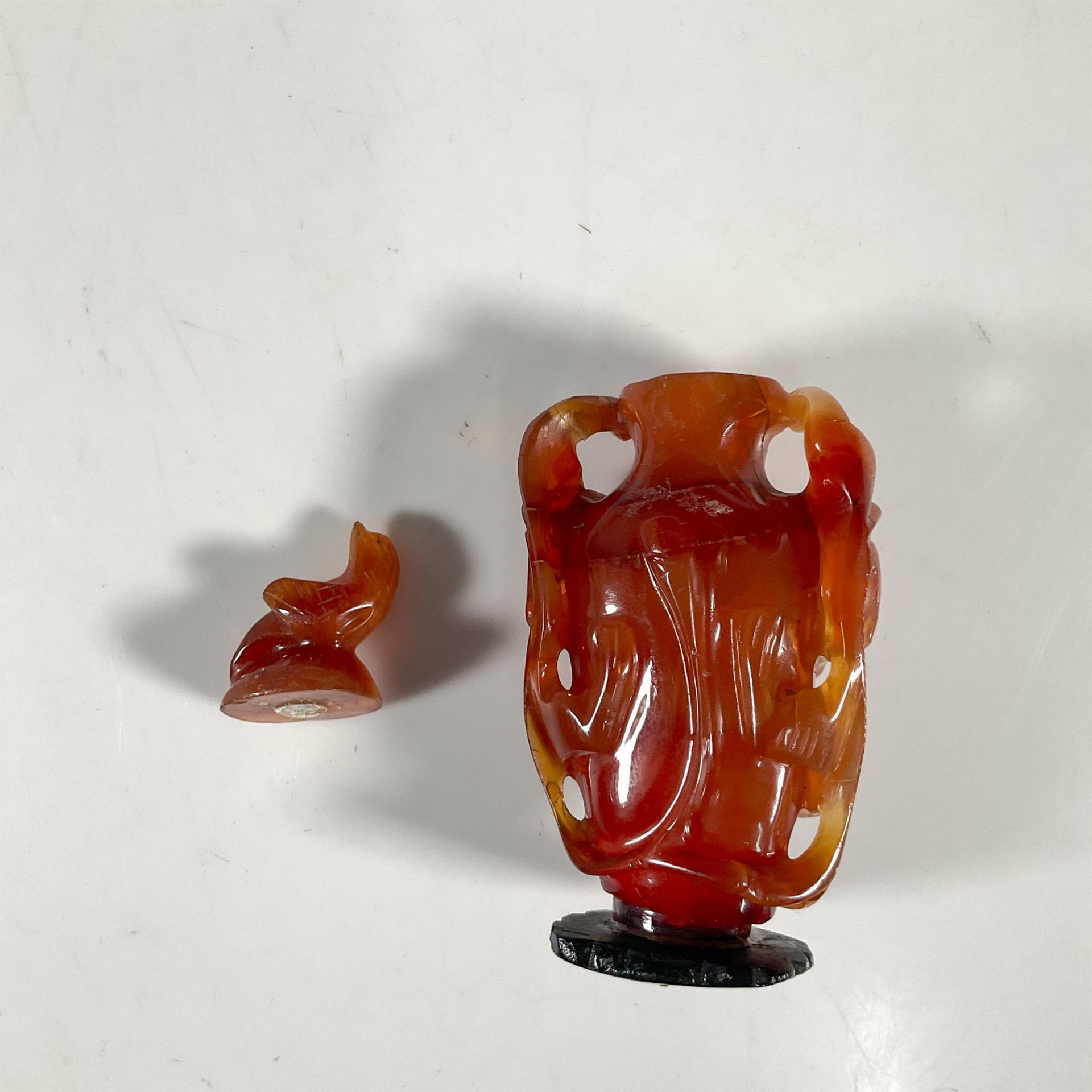 Chinese Carnelian and Agate Snuff Bottle - Image 2 of 2
