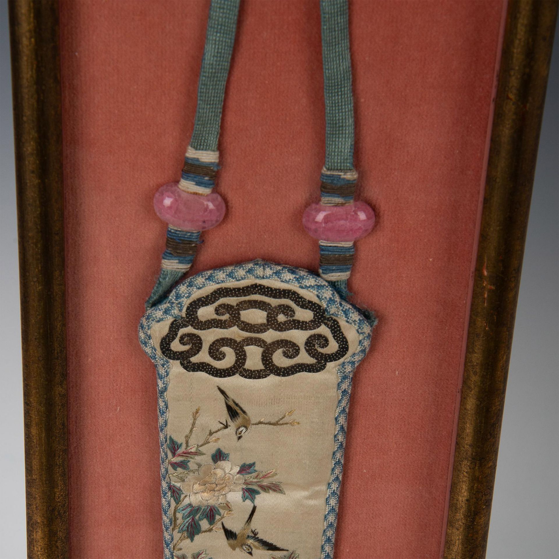 Antique Chinese Hand Embroidered Silk Fan Holder - Bild 2 aus 5