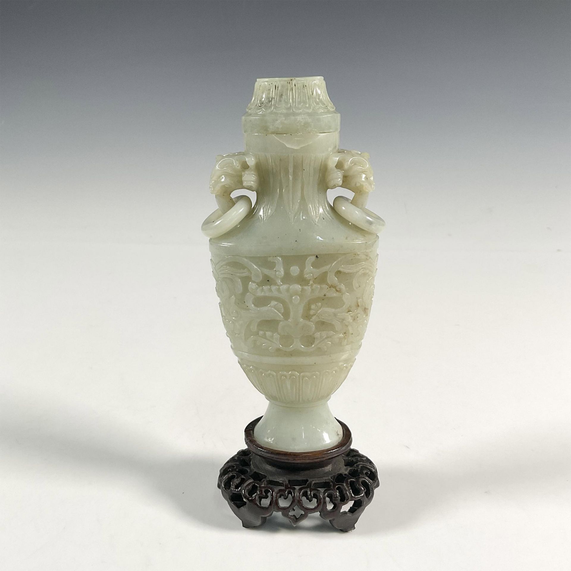 Chinese Carved Jade Vase with Ring Handles - Bild 2 aus 3
