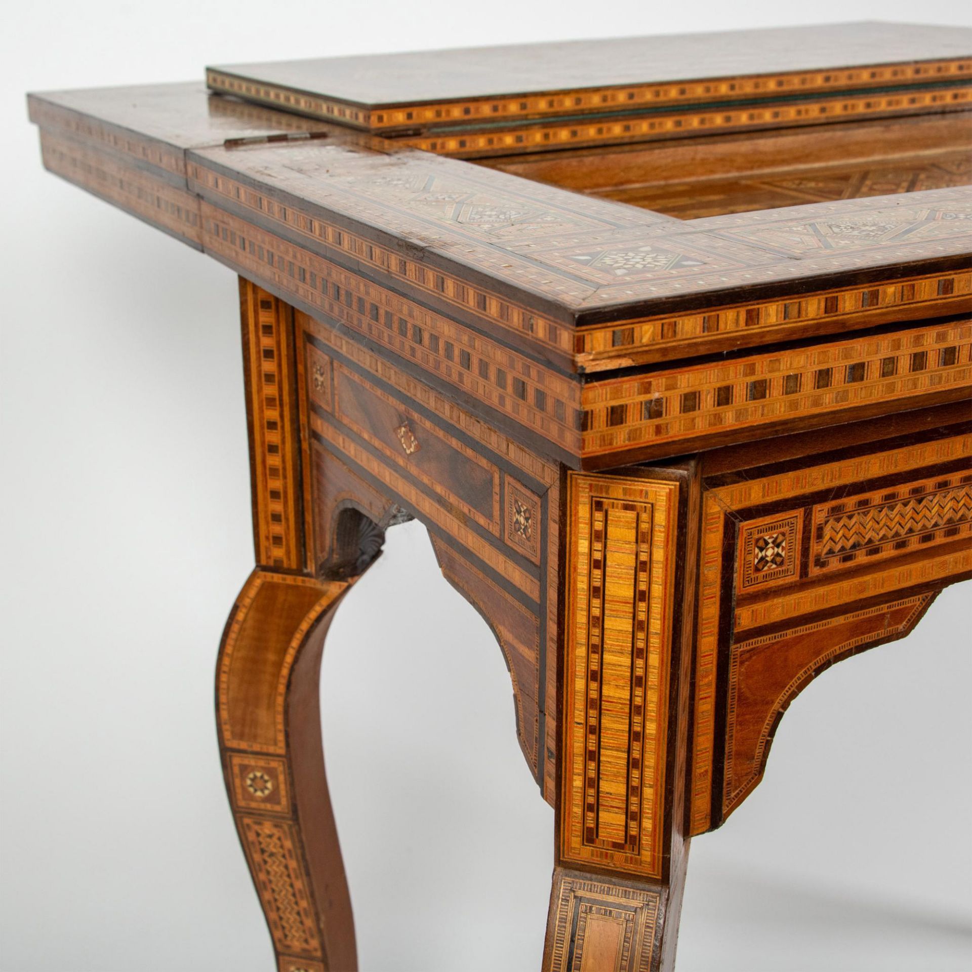 Inlaid Moroccan Folded Game Table with Chess Board Set - Bild 11 aus 12