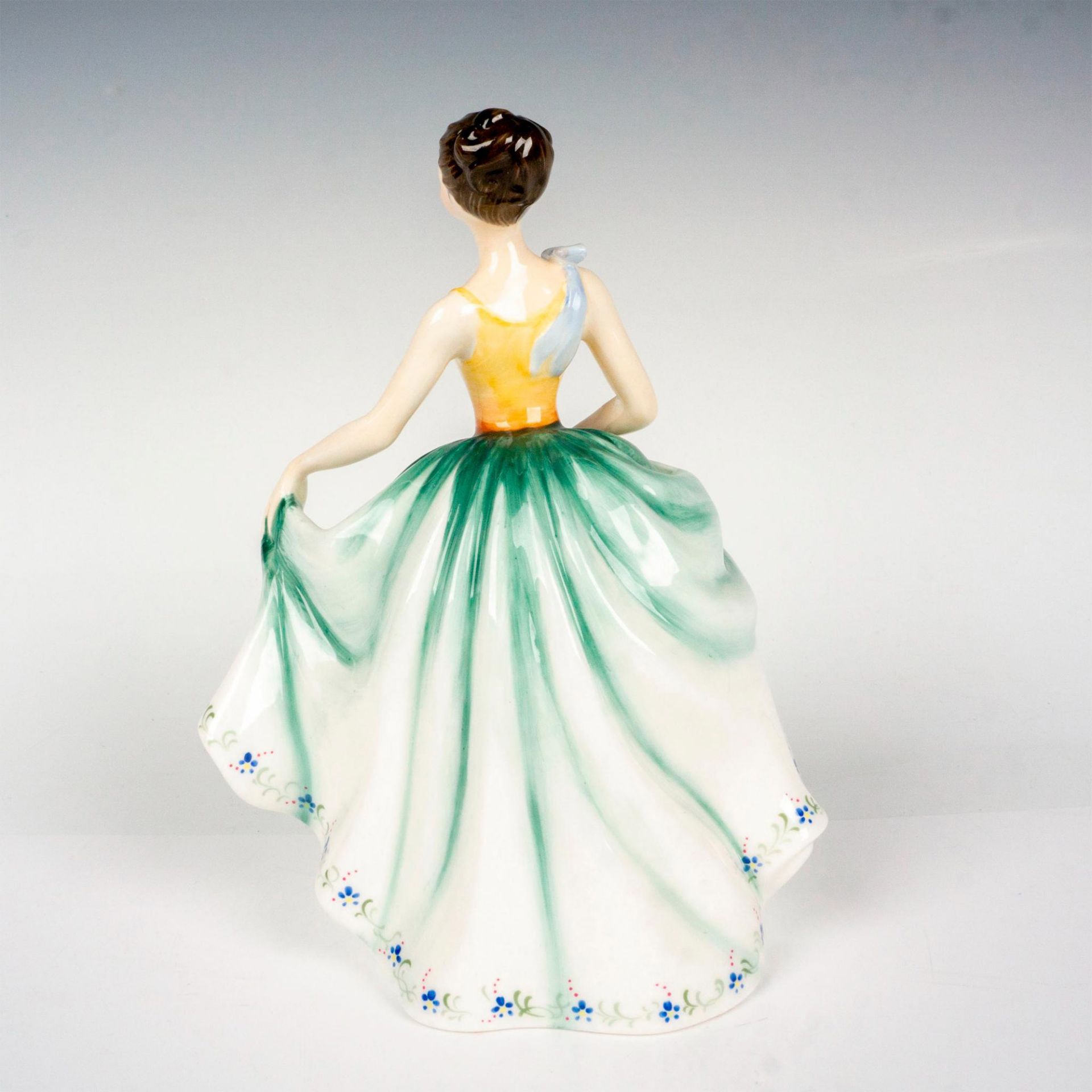 Cynthia - HN2440 - Royal Doulton Figurine - Bild 2 aus 3