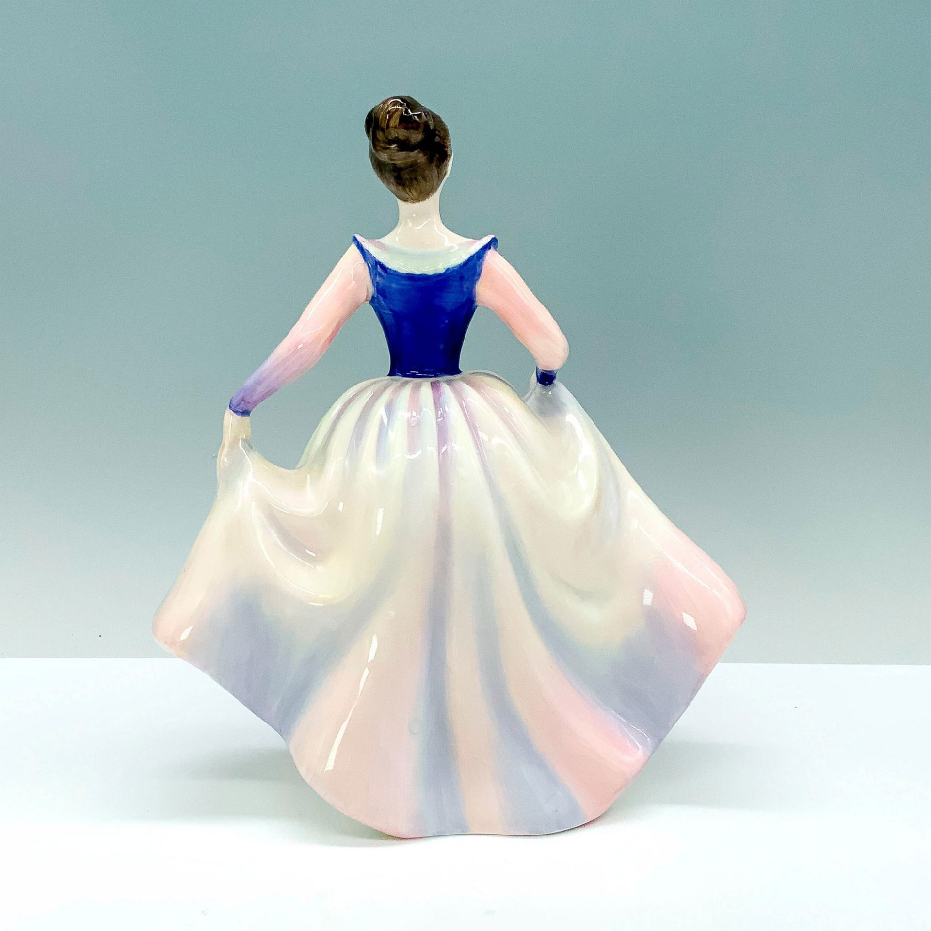 Lisa HN2394 - Royal Doulton Figurine - Bild 2 aus 3