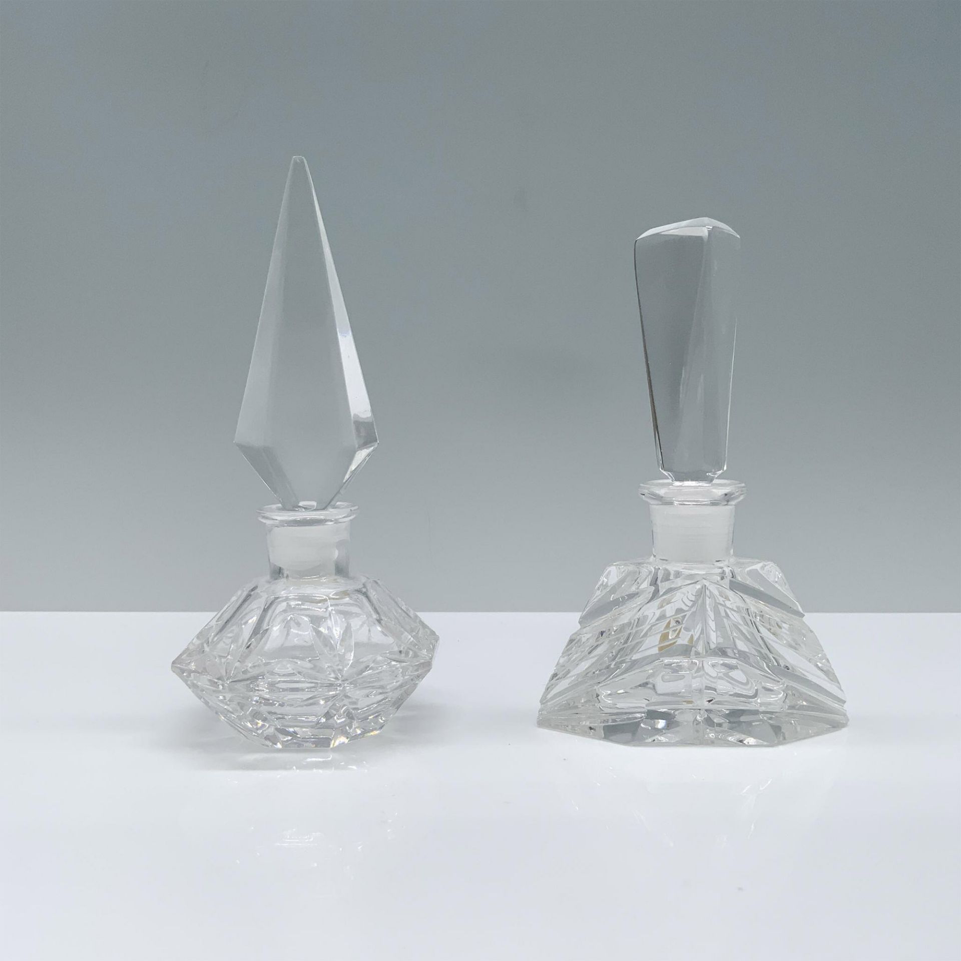 2pc Crystal Hand Cut Perfume Bottles and Stoppers - Bild 2 aus 3