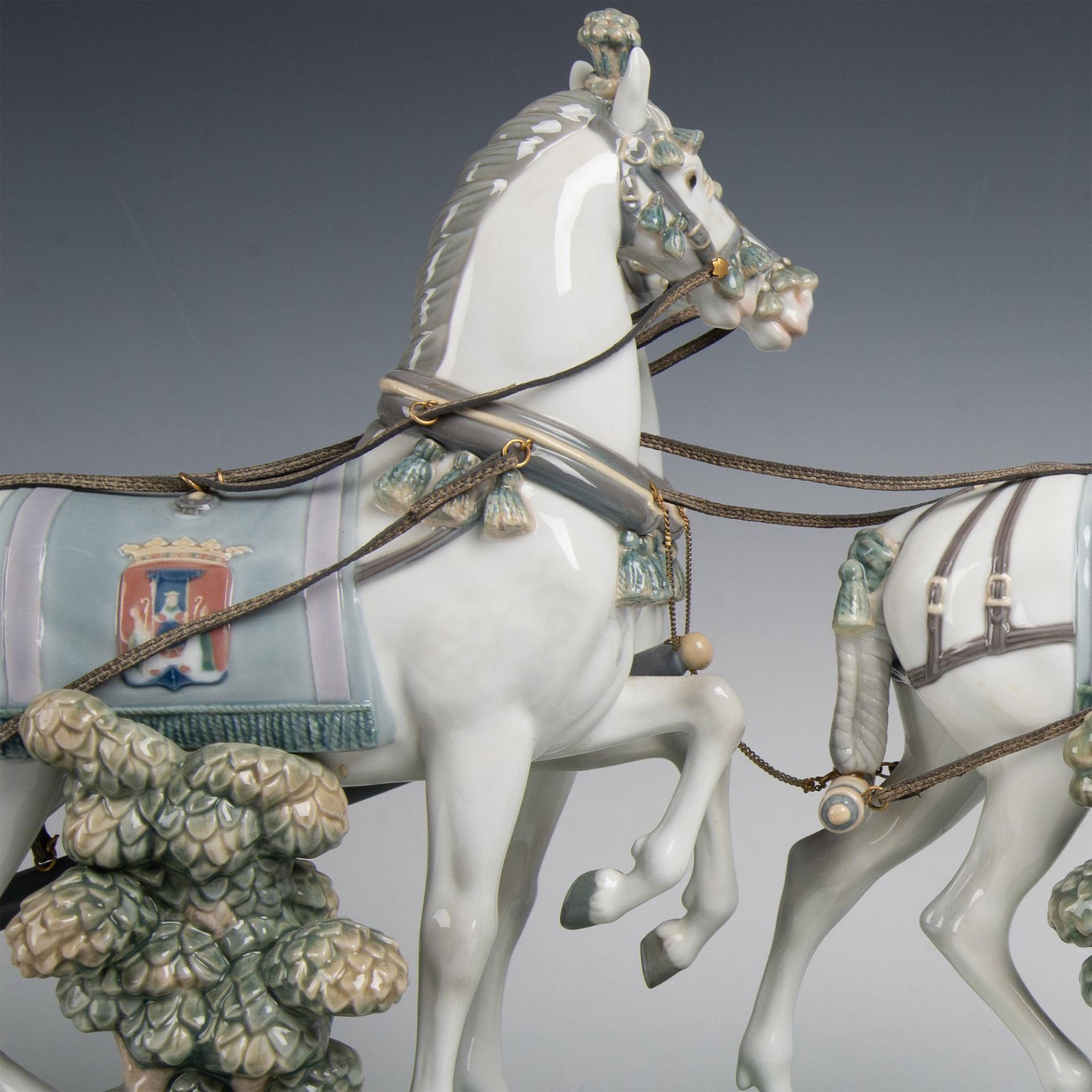 Lladro Porcelain Figurine, Outing in Seville 1001756 - Image 12 of 19