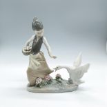 Lladro Porcelain Figurine, Aggressive Goose 1001288