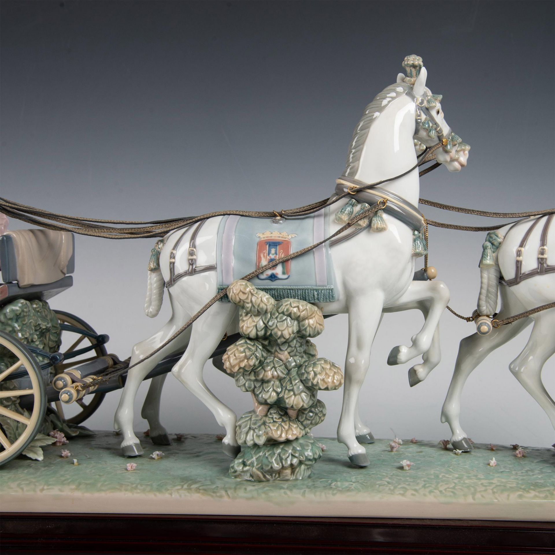 Lladro Porcelain Figurine, Outing in Seville 1001756 - Image 13 of 19
