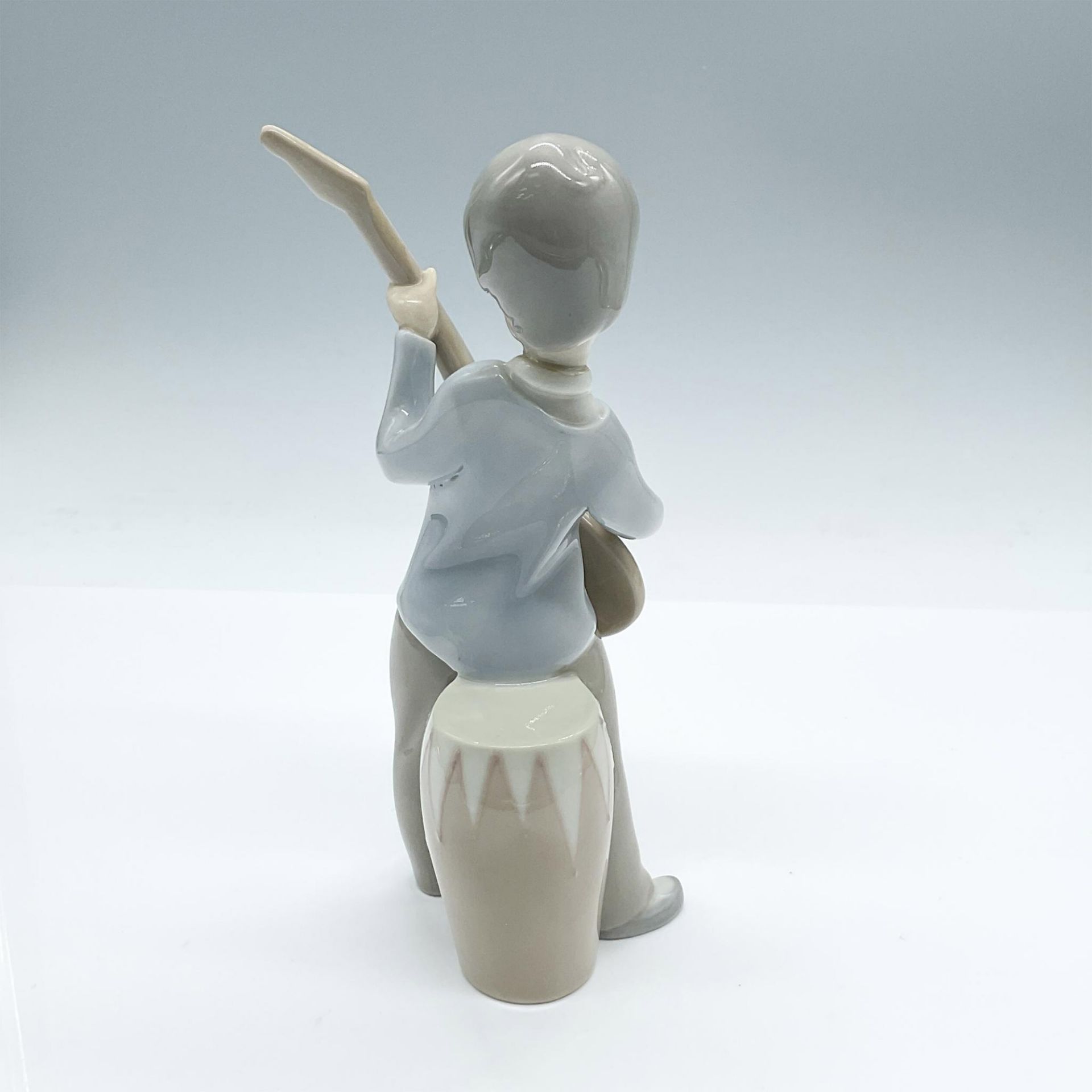 Lladro Porcelain Figurine, Boy with Guitar 1004614 - Image 2 of 3