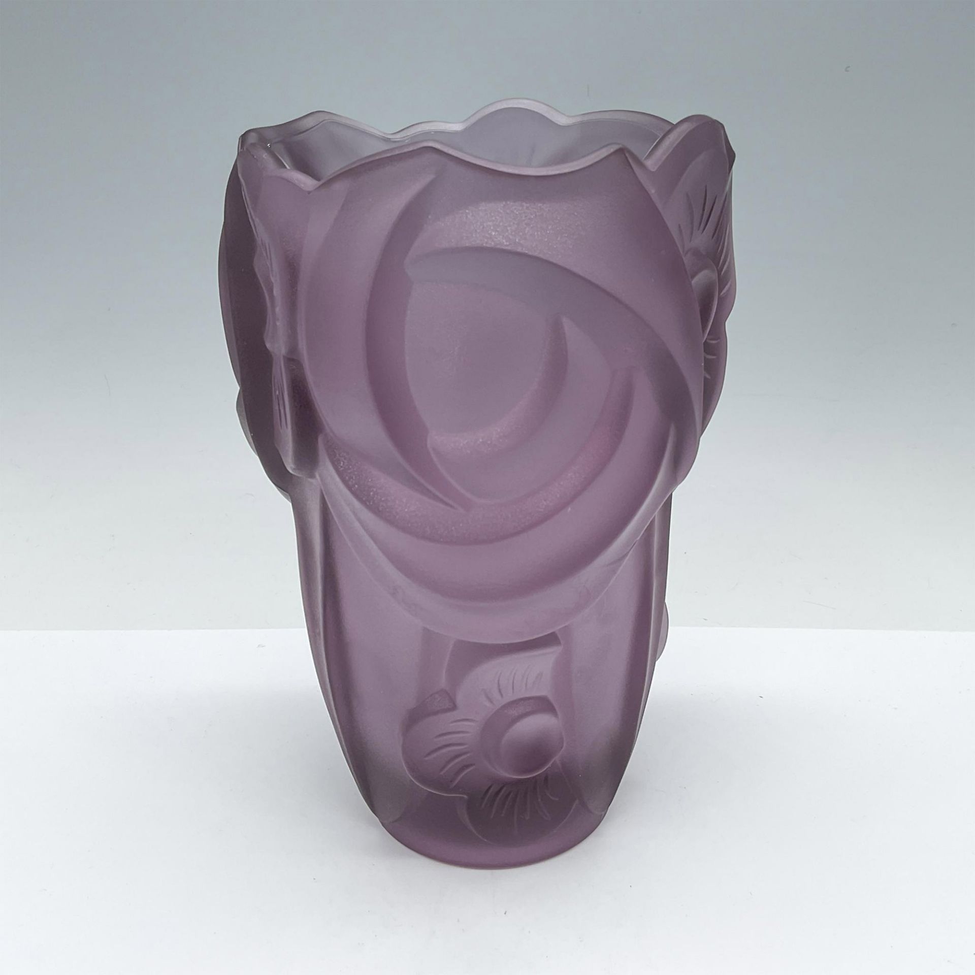 Purple Art Glass Floral Motif Vase - Image 2 of 3