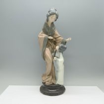 Nao by Lladro Figurine, Oriental Mother 02000279