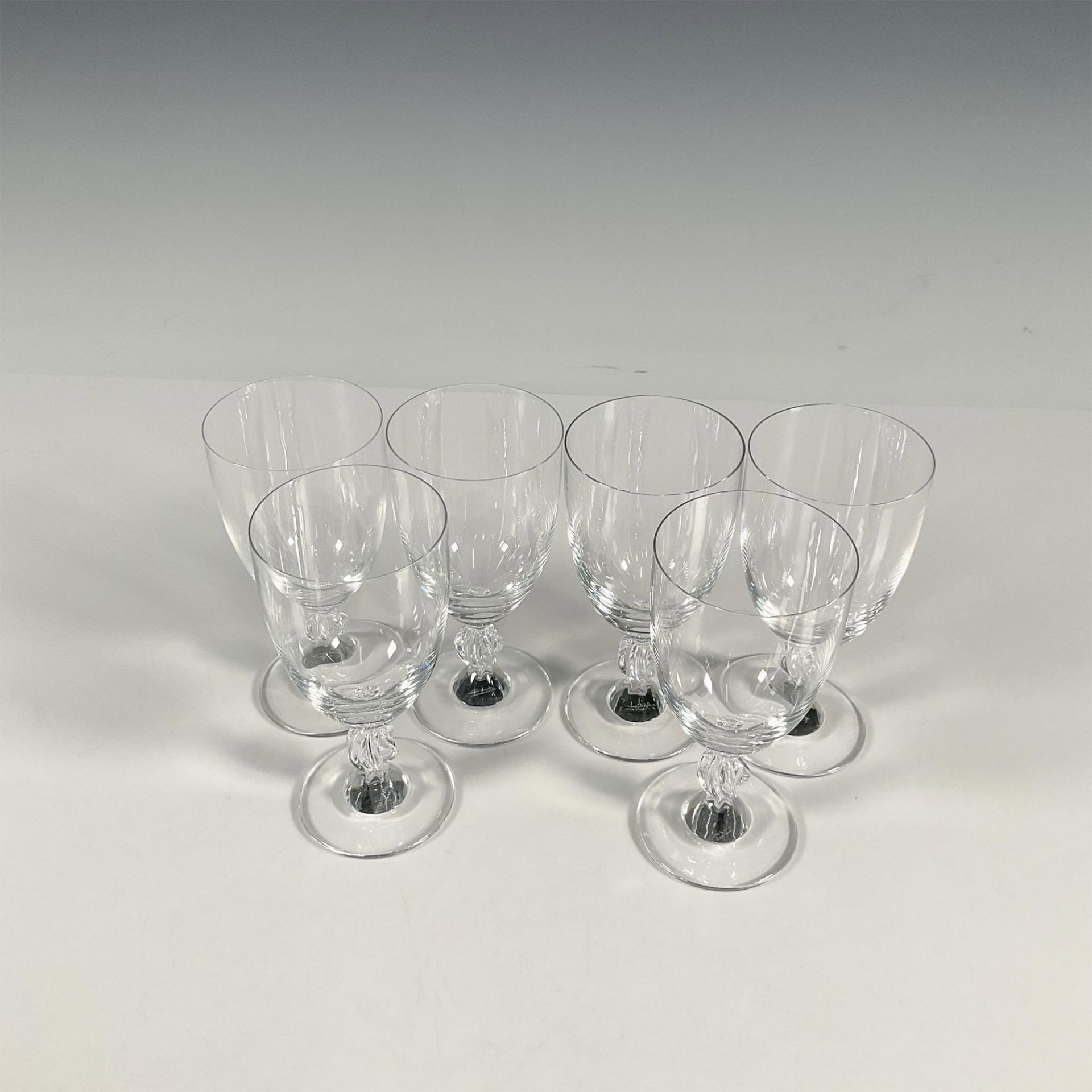 6pc Lalique Crystal Bordeaux Wine Glasses, Frejus - Image 3 of 4