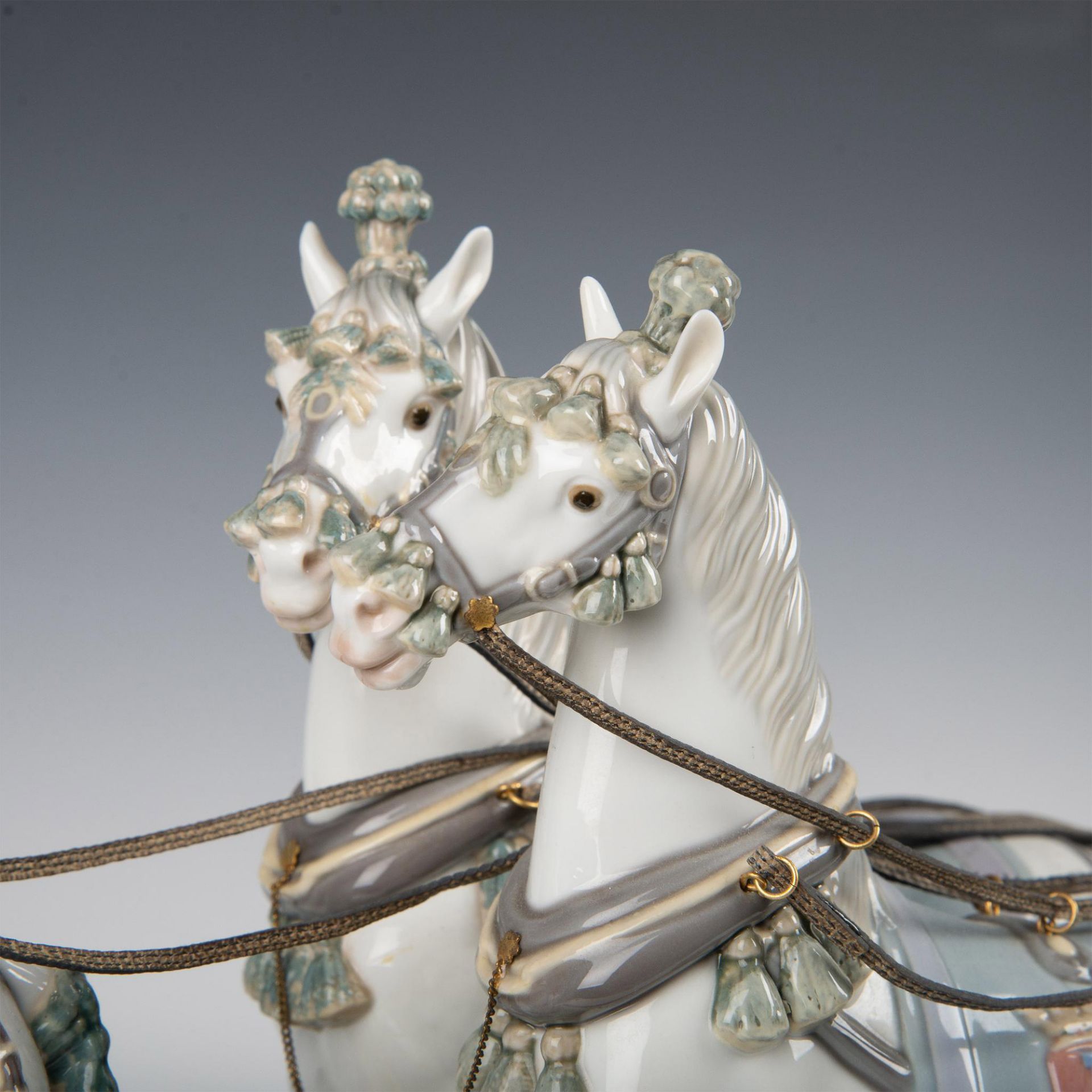 Lladro Porcelain Figurine, Outing in Seville 1001756 - Image 7 of 19