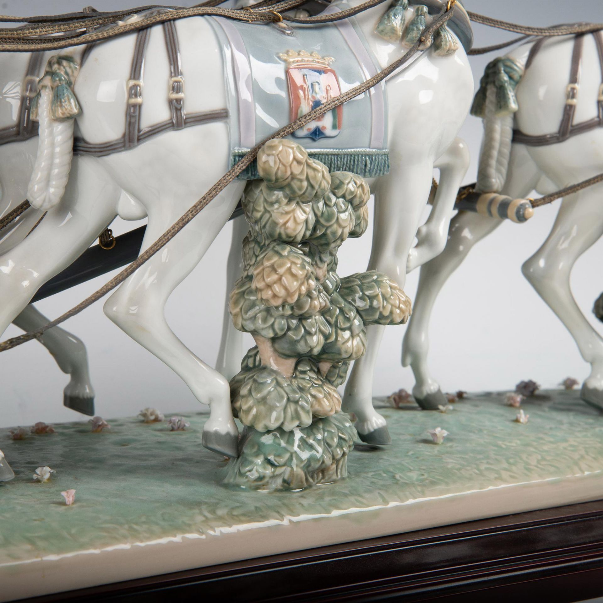 Lladro Porcelain Figurine, Outing in Seville 1001756 - Image 15 of 19