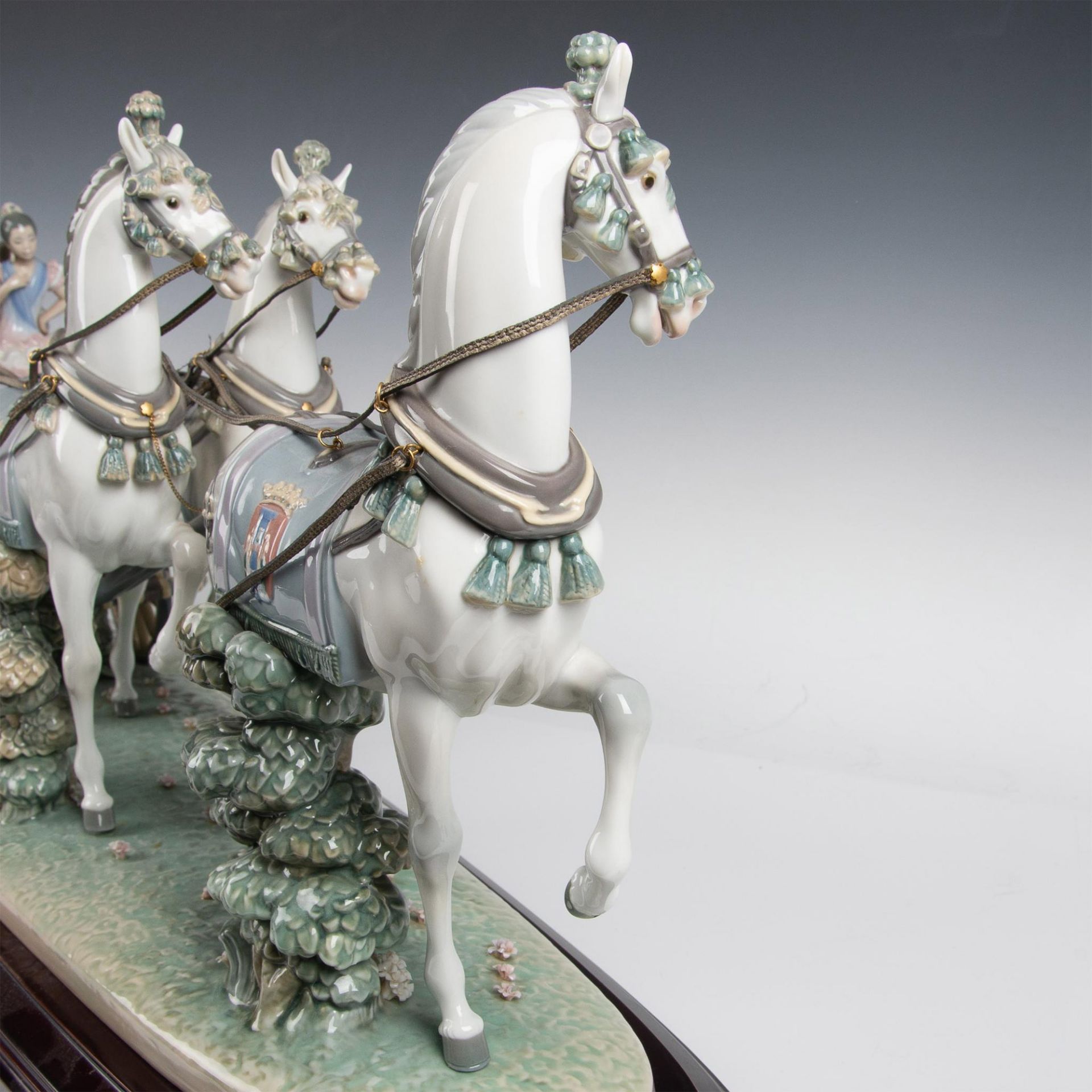 Lladro Porcelain Figurine, Outing in Seville 1001756 - Image 17 of 19