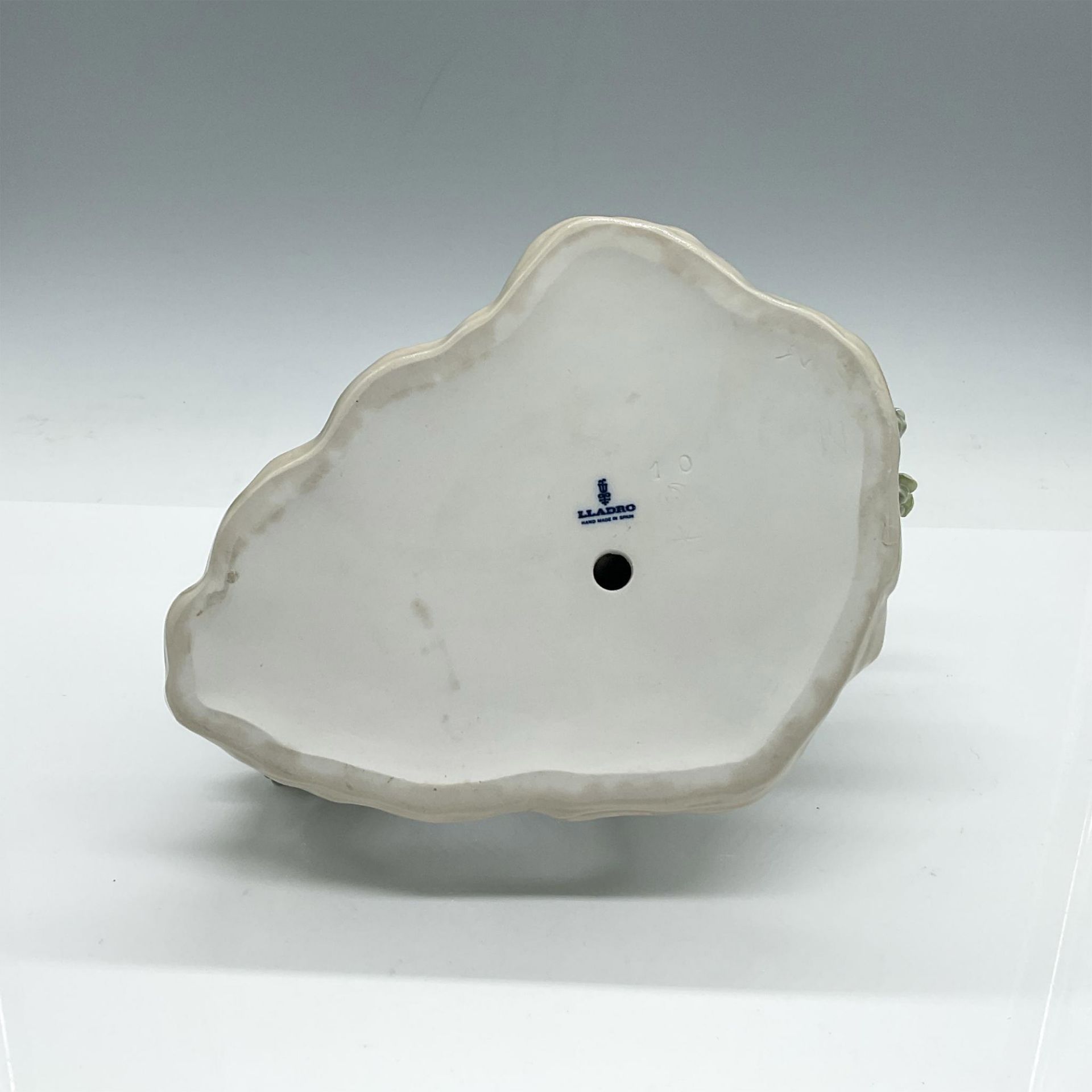 Lladro Porcelain Figurine, Exquisite Scent 1001313 - Image 3 of 4