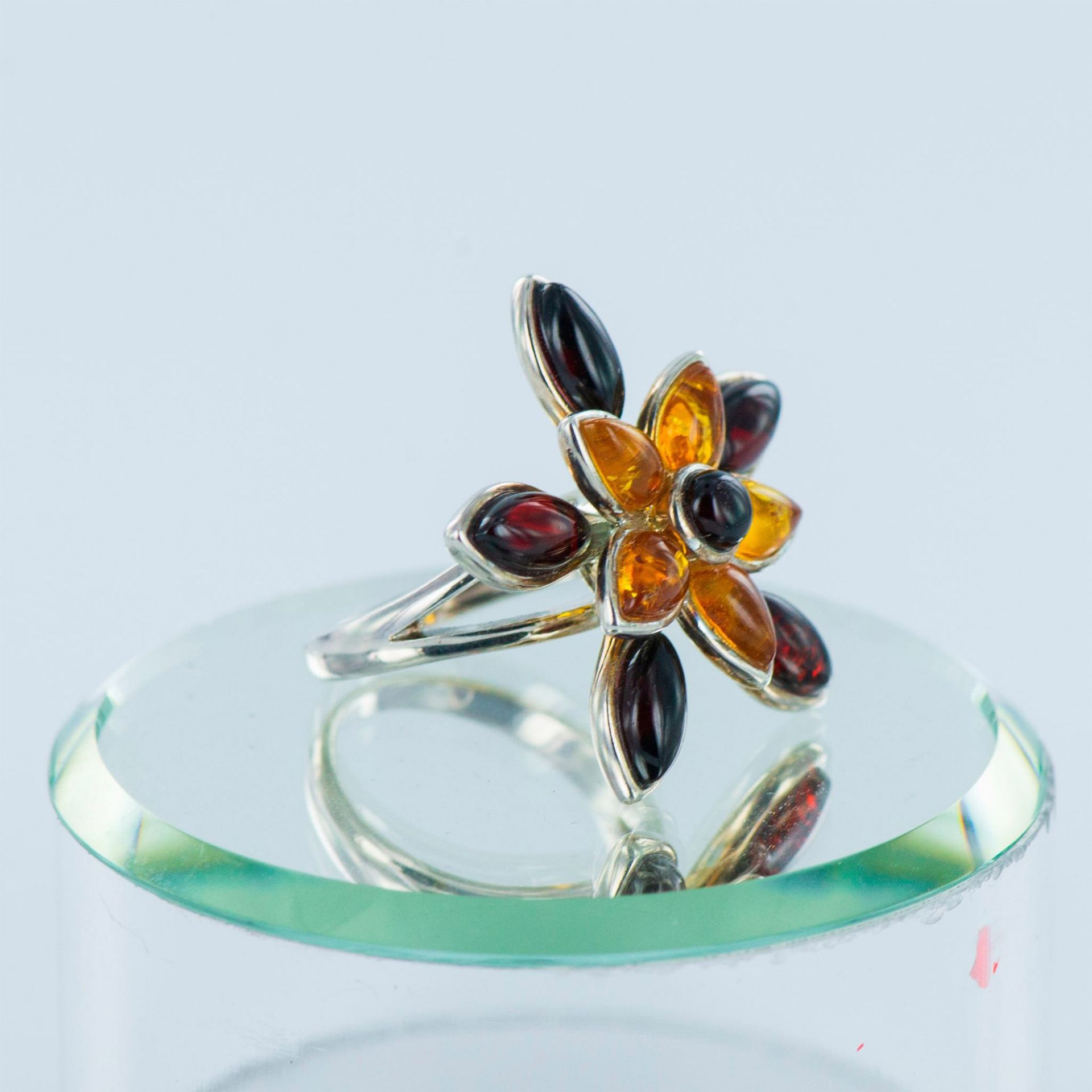 Sterling Silver and Amber Flower Ring - Image 3 of 6