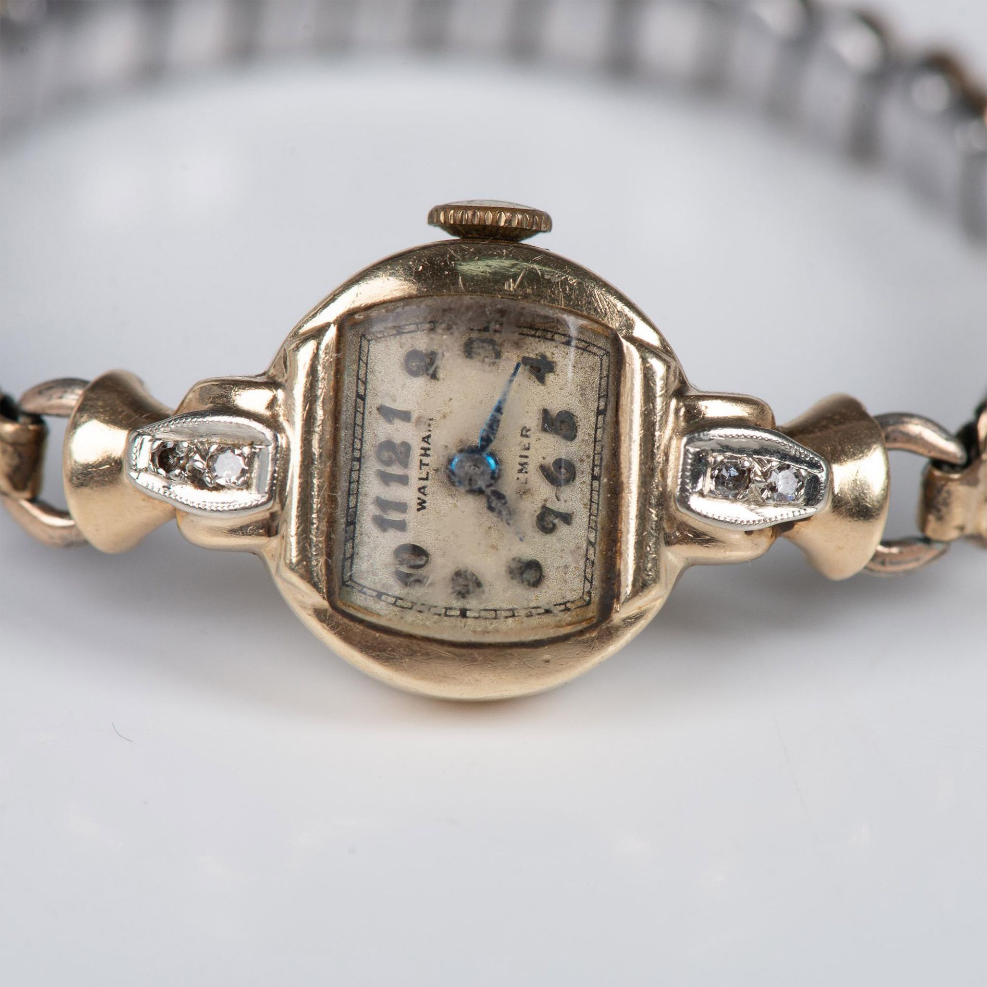 Delicate Waltham Ladies Gold and Diamond Wristwatch - Image 2 of 5