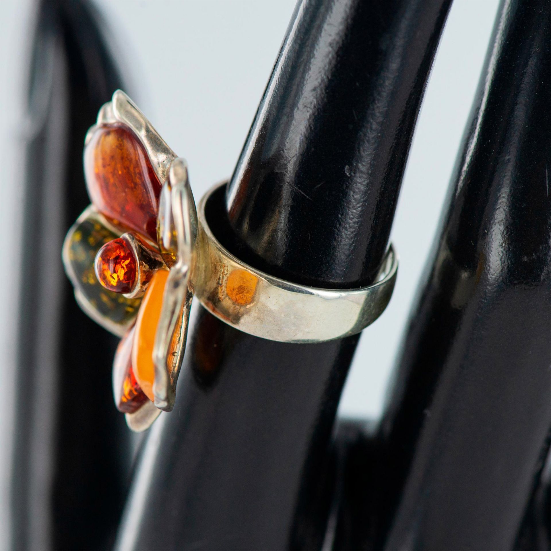 Sterling Silver and Amber Flower Ring - Image 2 of 6