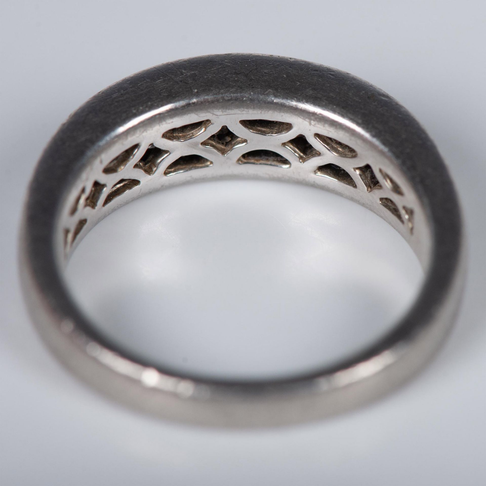 Contemporary Platinum and Diamonds Ring - Image 3 of 6