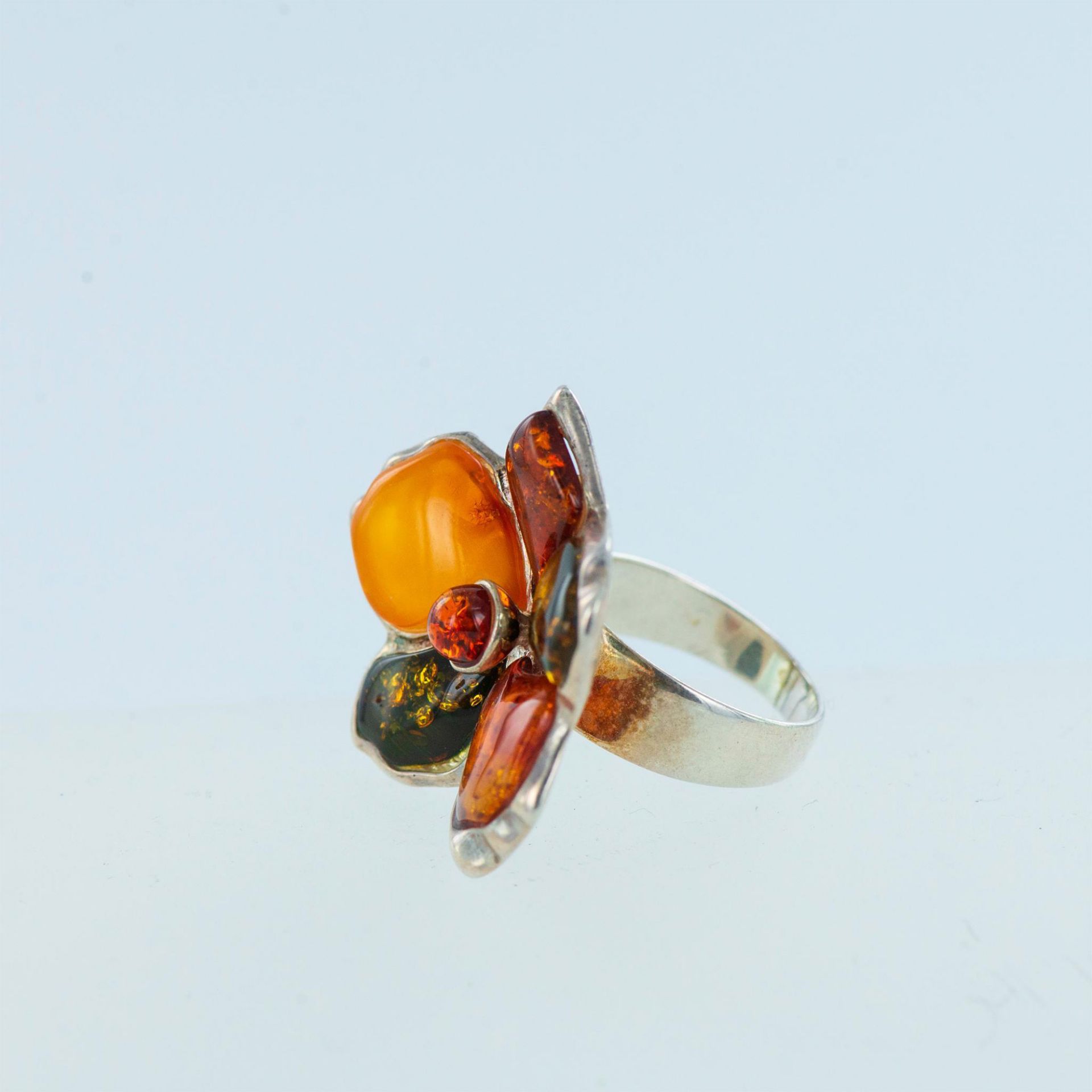 Sterling Silver and Amber Flower Ring - Image 4 of 6