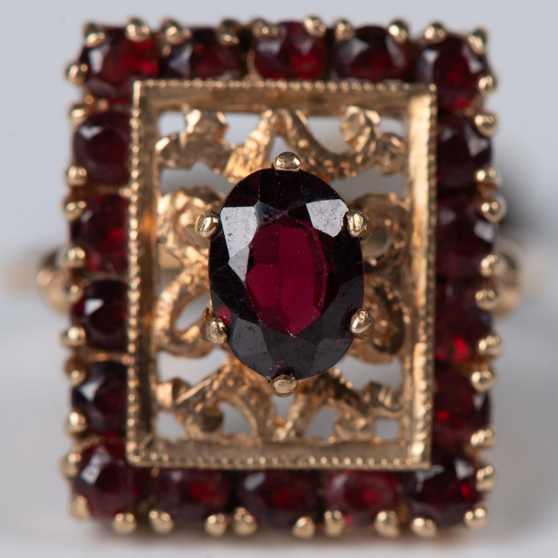 Antique Victorian 9K Gold and Red Garnet Ring - Image 5 of 6