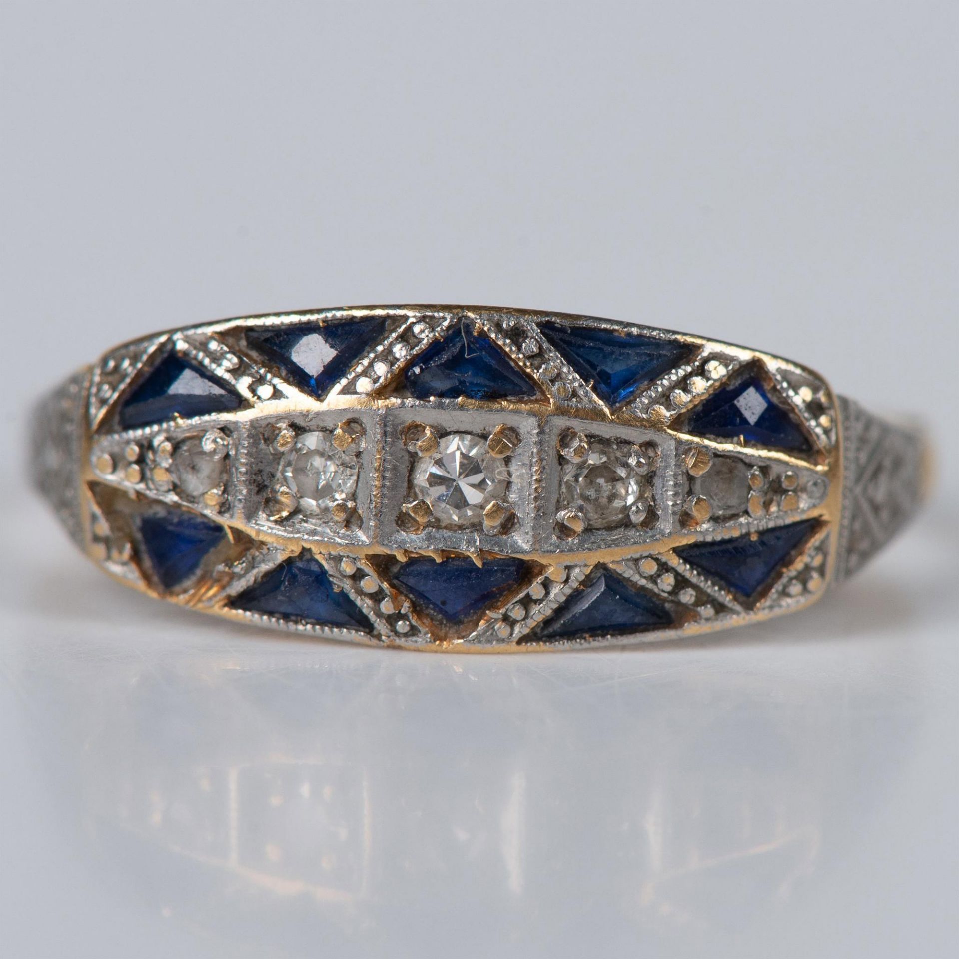 Art Deco Gold, Diamonds and Sapphire Ring - Image 2 of 5