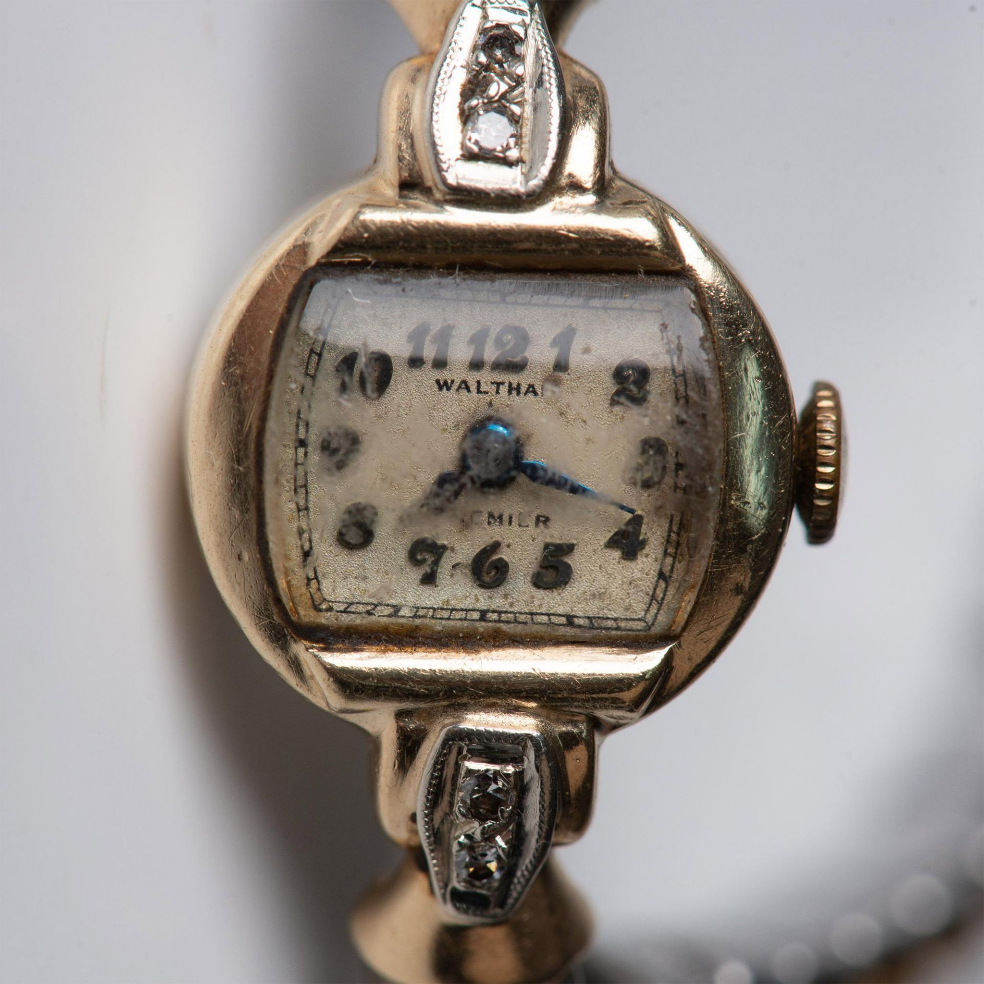Delicate Waltham Ladies Gold and Diamond Wristwatch - Image 5 of 5