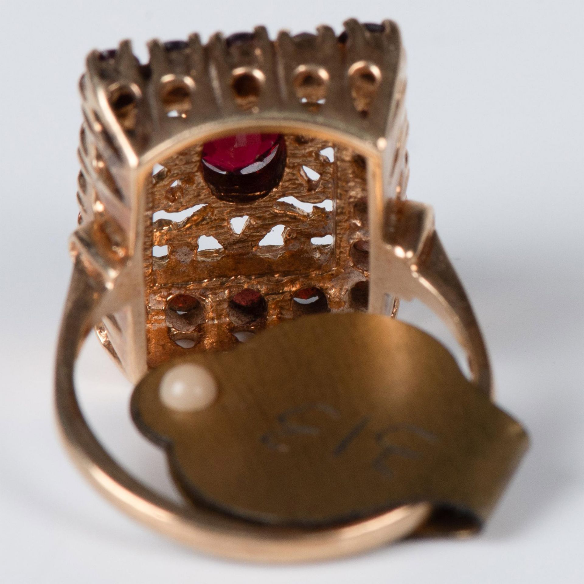 Antique Victorian 9K Gold and Red Garnet Ring - Image 3 of 6