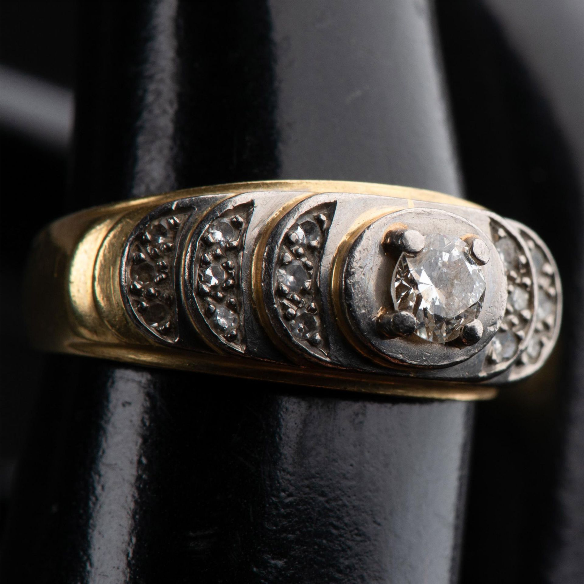 18K Gold and Diamond Ring - Image 6 of 7