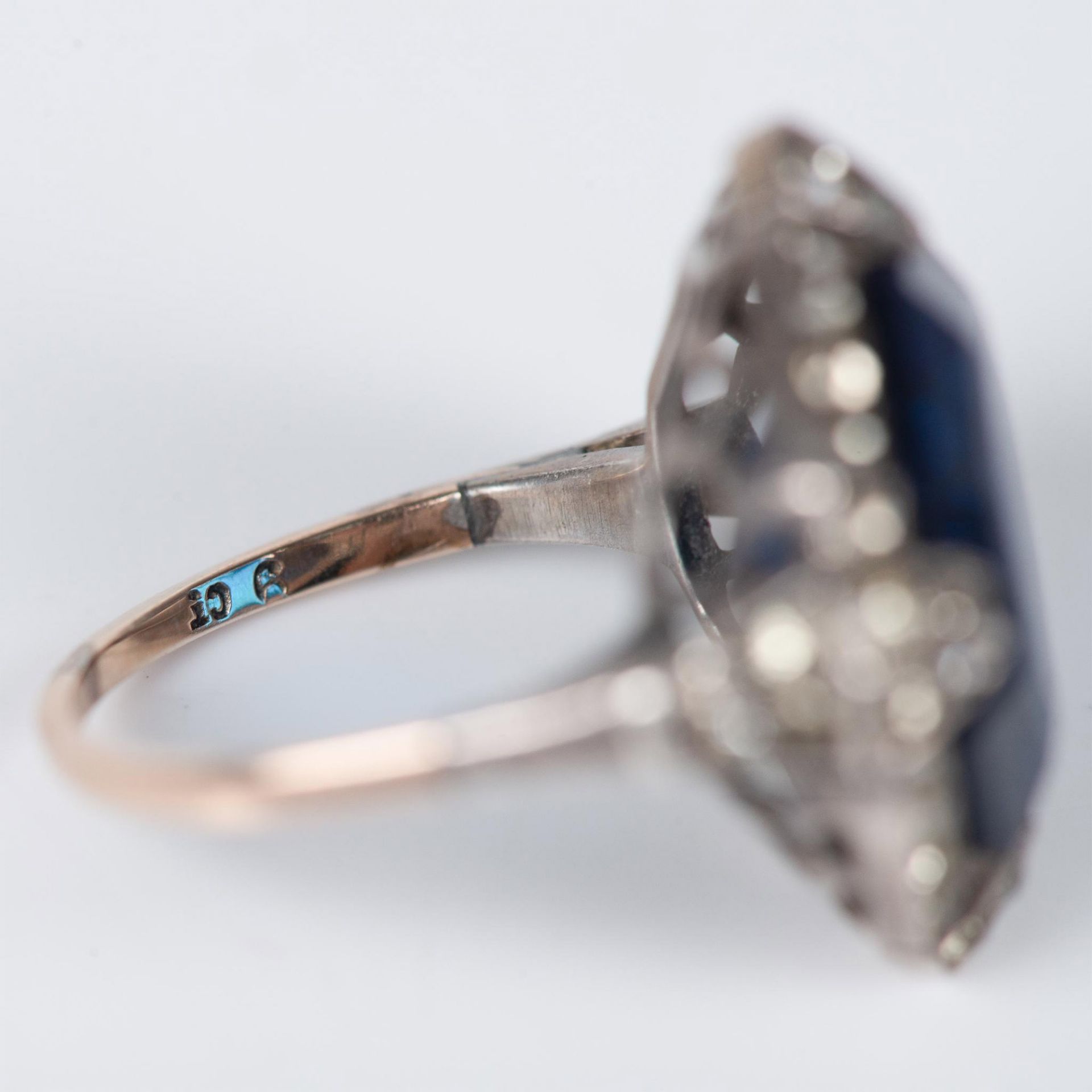 Impressive Gold, Diamonds and Synthetic Sapphire Ring - Image 6 of 6