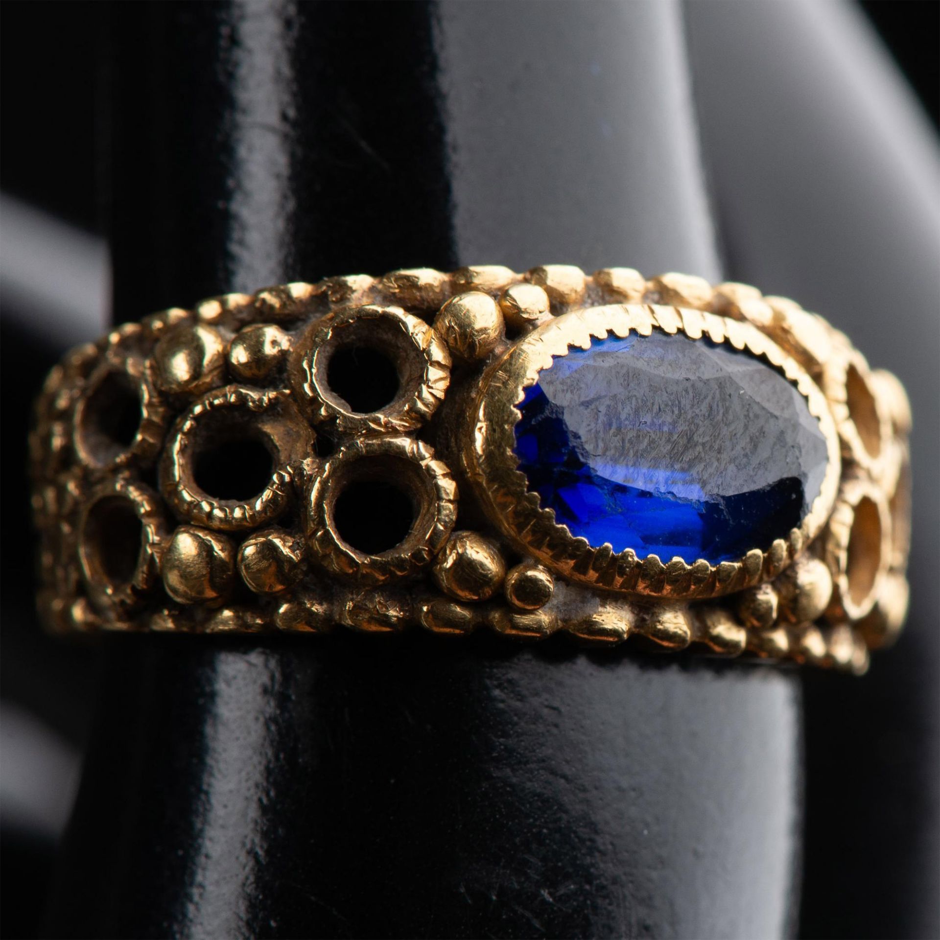 Antique 19th c. 20K Gold and Natural Sapphire Ring - Image 4 of 5