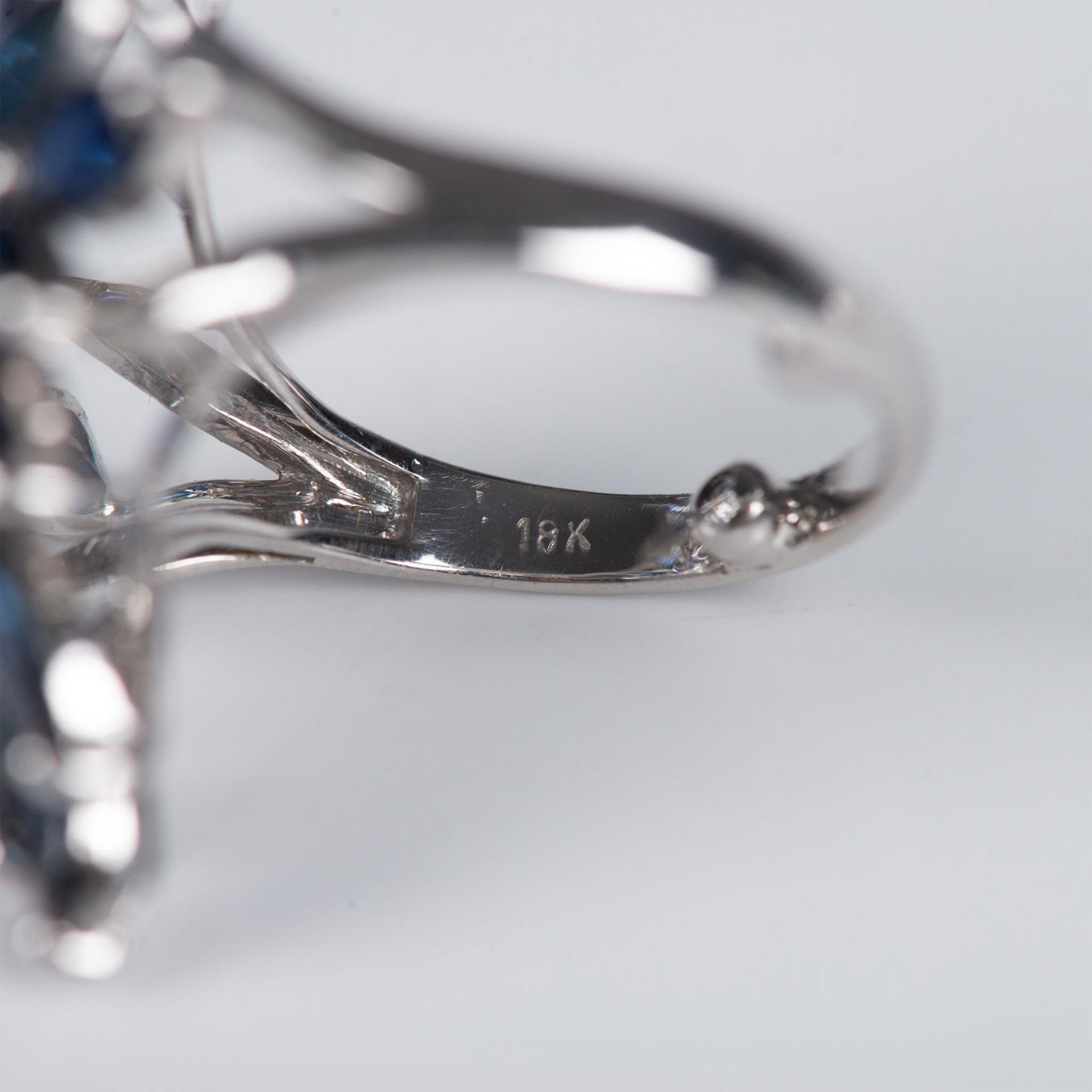 Fabulous 18k White Gold, Sapphire and Diamond Cocktail Ring - Image 5 of 7