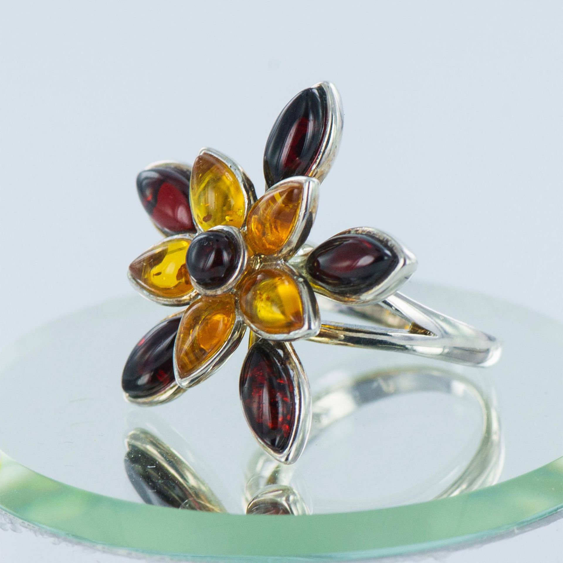 Sterling Silver and Amber Flower Ring - Image 4 of 6