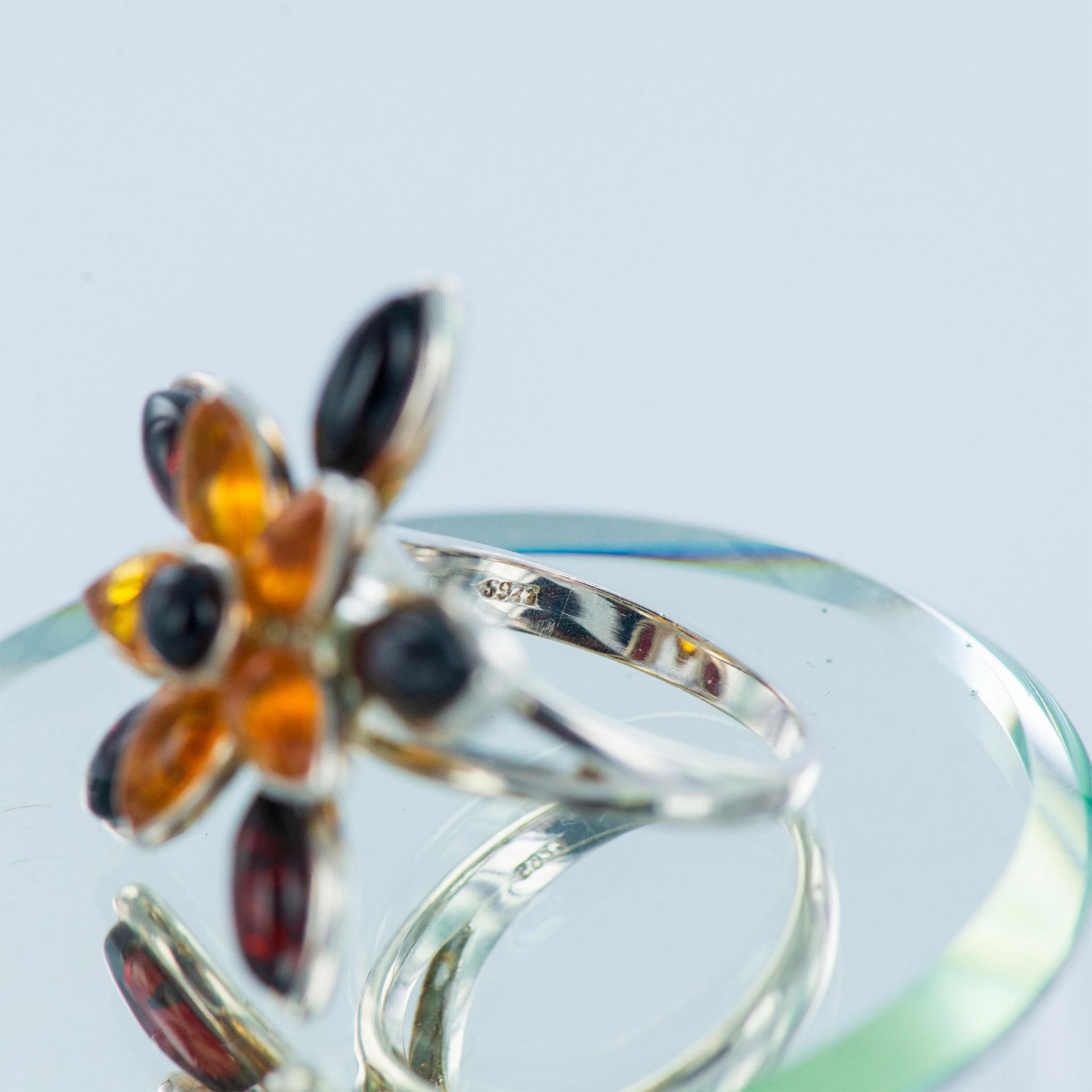 Sterling Silver and Amber Flower Ring - Image 5 of 6