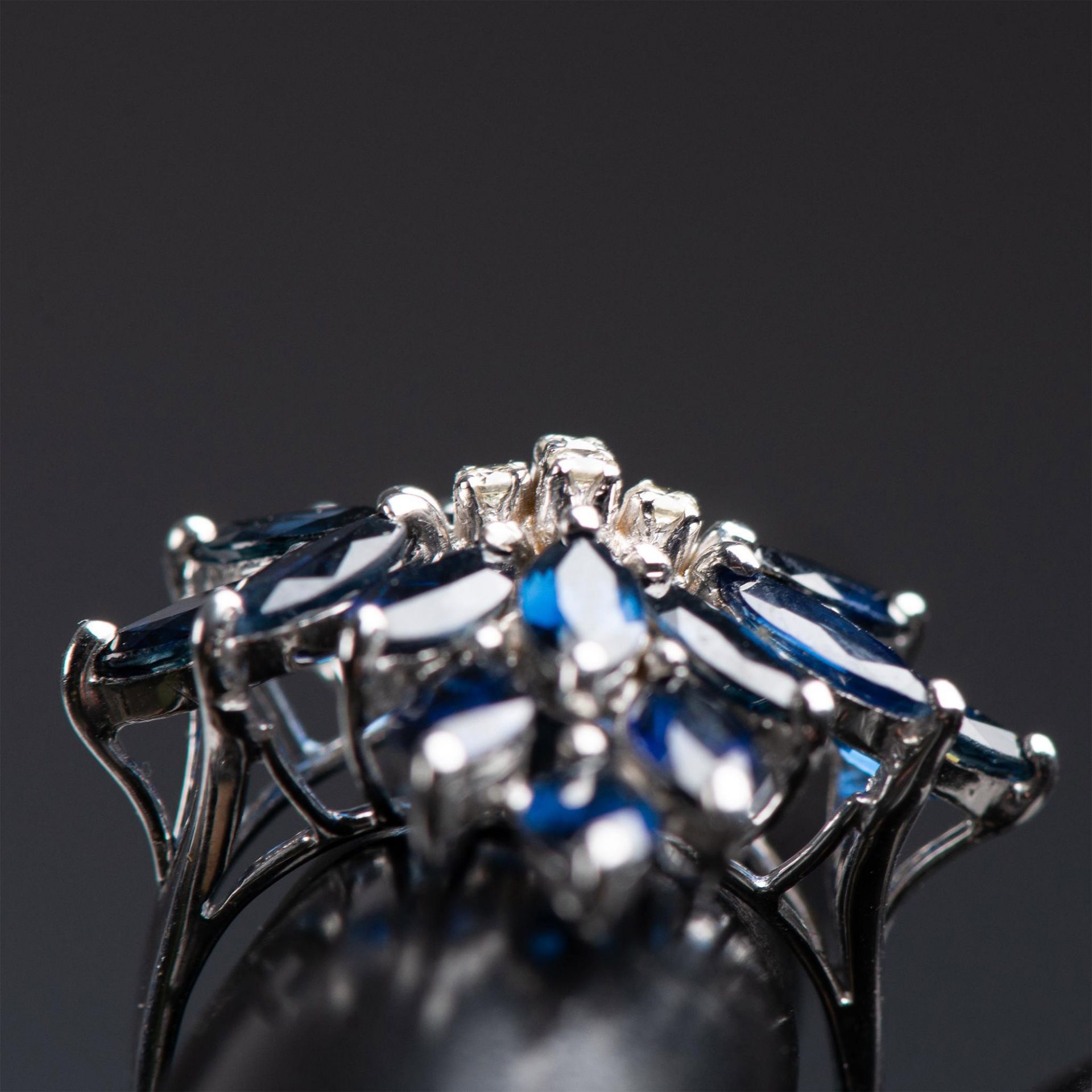 Fabulous 18k White Gold, Sapphire and Diamond Cocktail Ring - Image 7 of 7