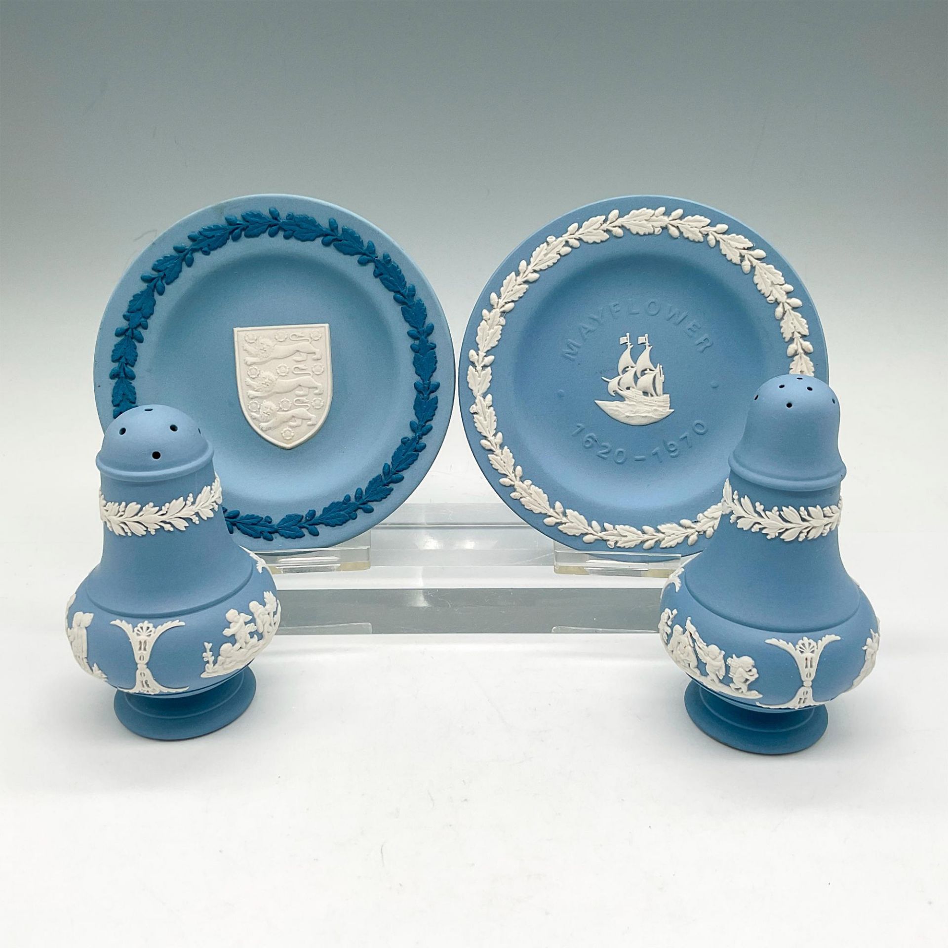 4pc Wedgwood Blue Jasperware Shakers + Display Dishes - Bild 2 aus 3