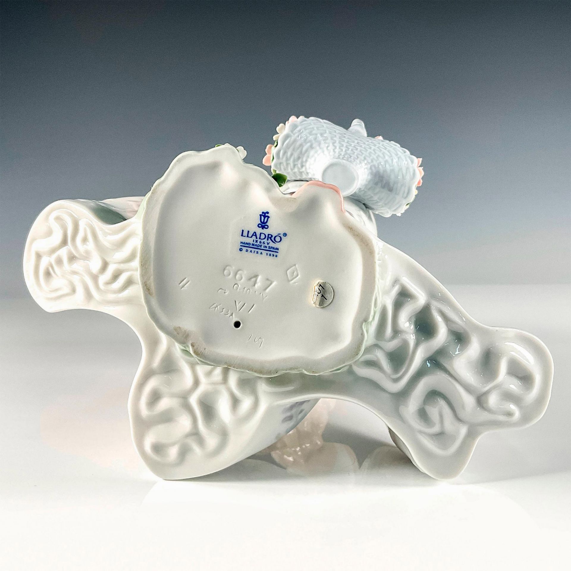 Wildflowers 1006647 - Lladro Porcelain Figurine - Image 3 of 3