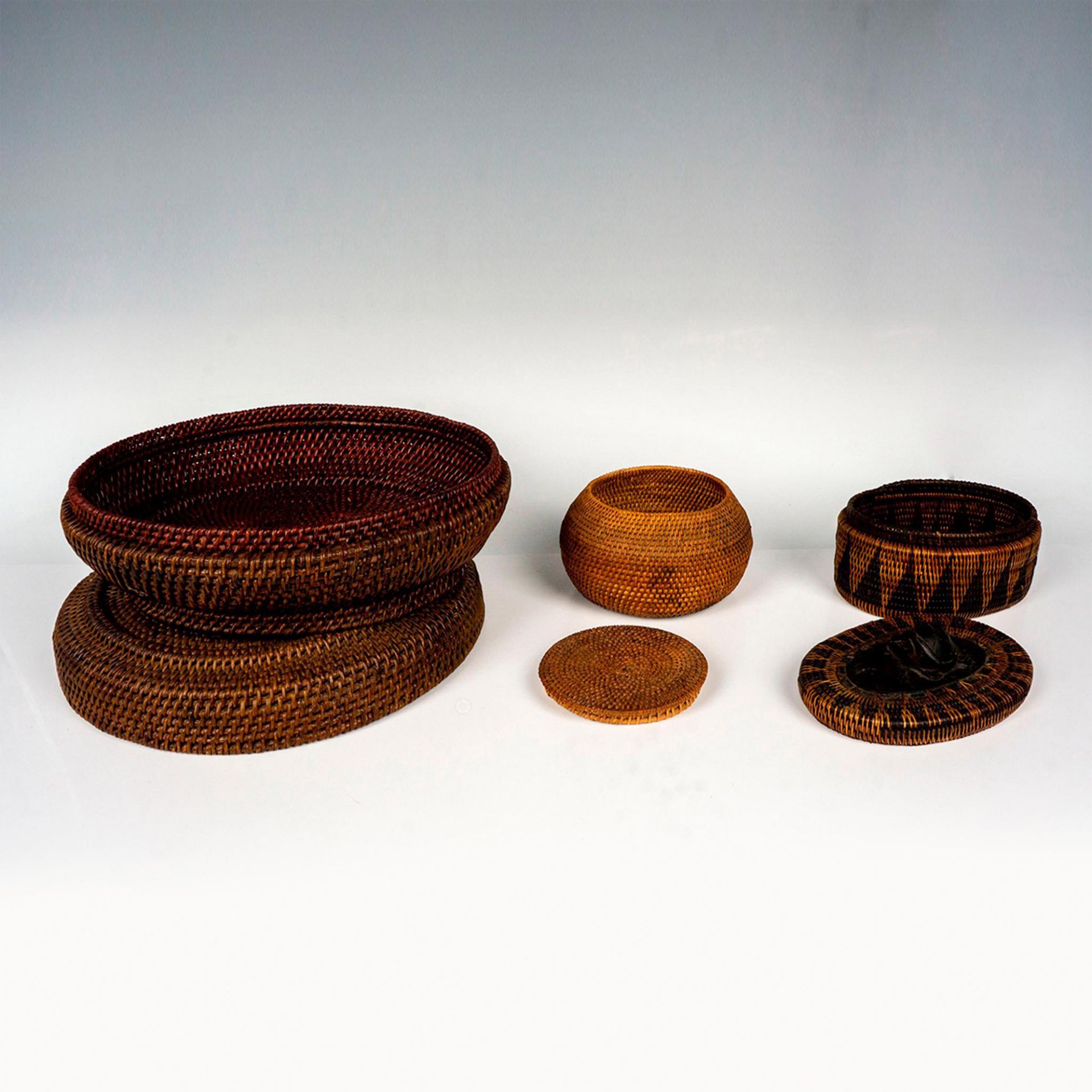 3pc Lidded Woven Rattan Baskets - Image 2 of 3