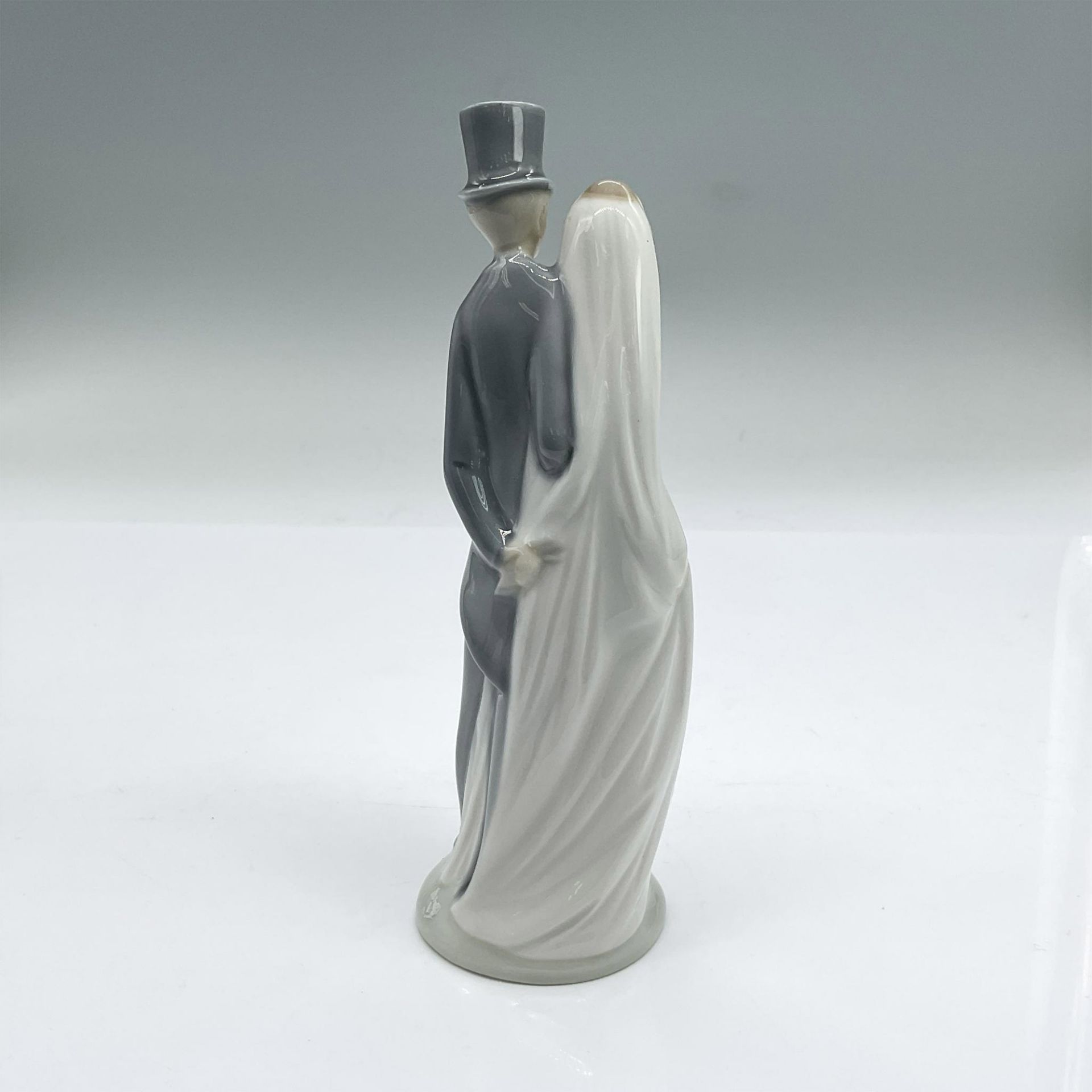 Bride And Groom Cake Topper - NAO By Lladro Figurine - Image 2 of 3