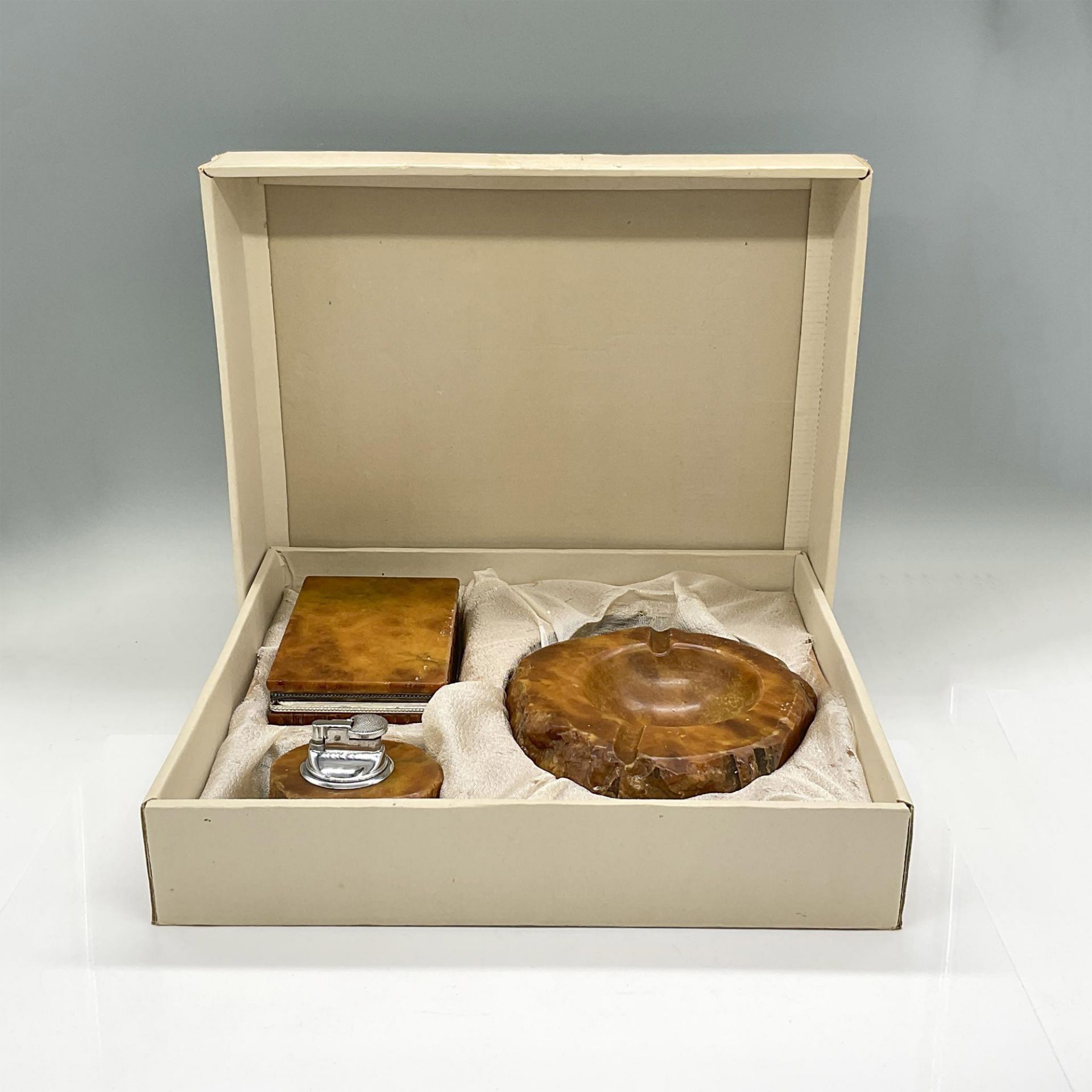 3pc Italian Alabaster Set, Ashtray, Lidded Box and Lighter - Image 5 of 5