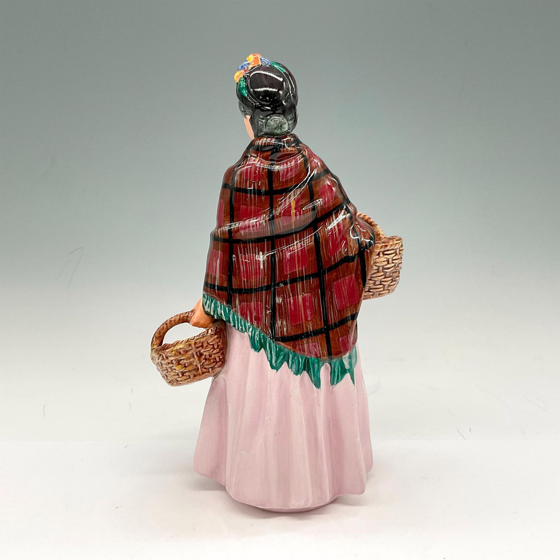 The Orange Lady - HN1759 - Royal Doulton Porcelain Figurine - Bild 2 aus 3