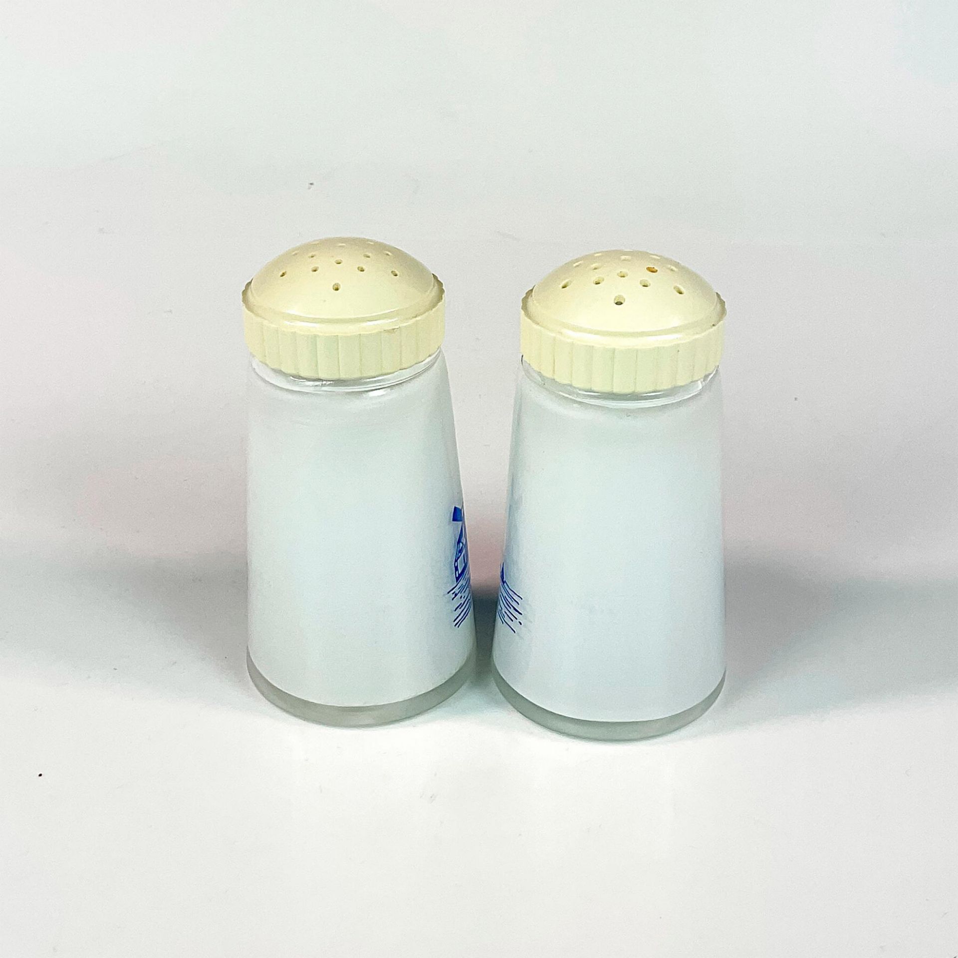 Pair of Glass Salt/Pepper Shakers, Dutch Girl and Boy - Bild 2 aus 3