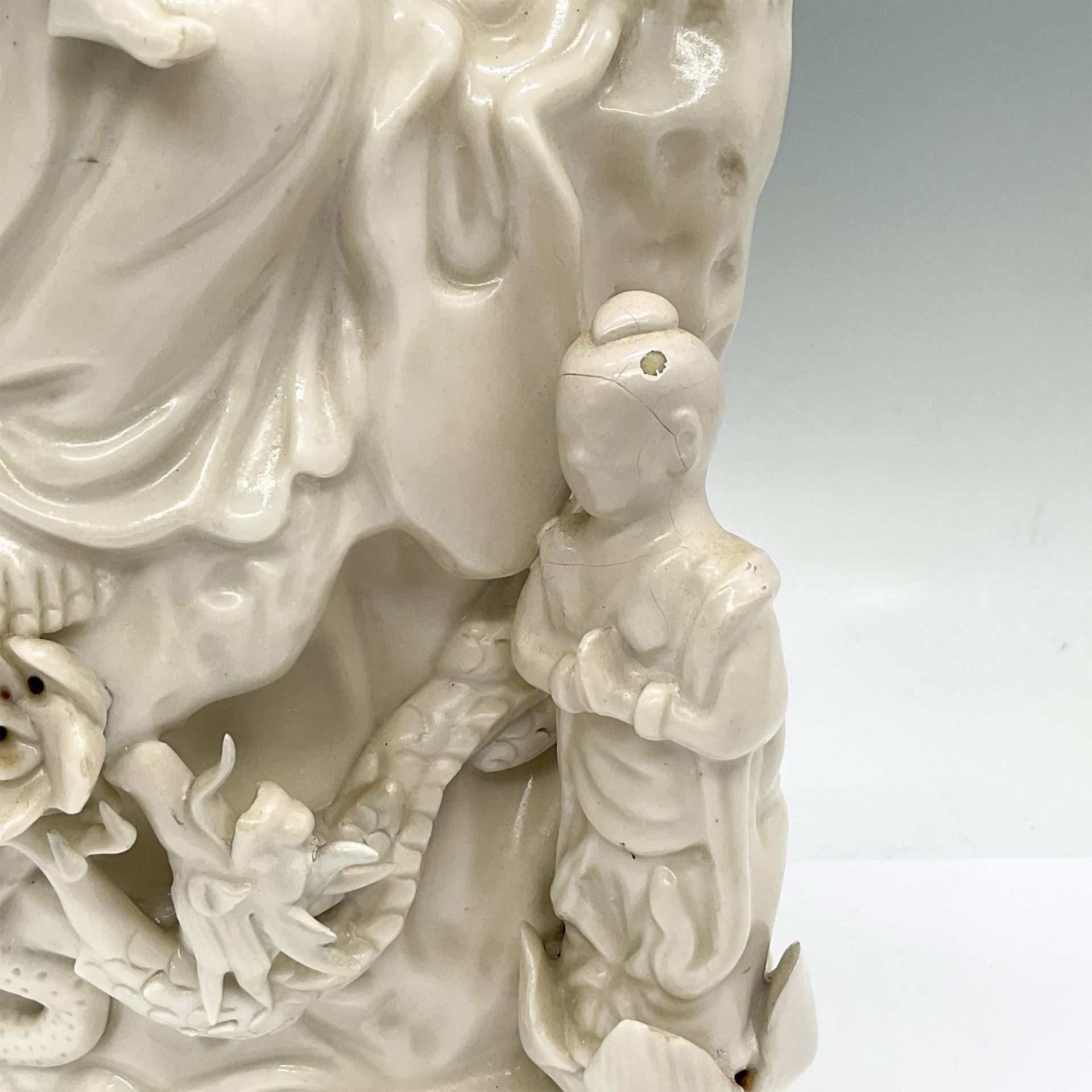 Chinese Dehua Porcelain Guanyin Figurine - Image 4 of 6